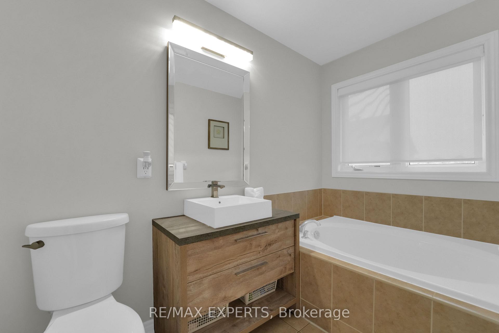 Photo 22 of 41 Crestbank Court, Vaughan, Rural Vaughan — HOMEH