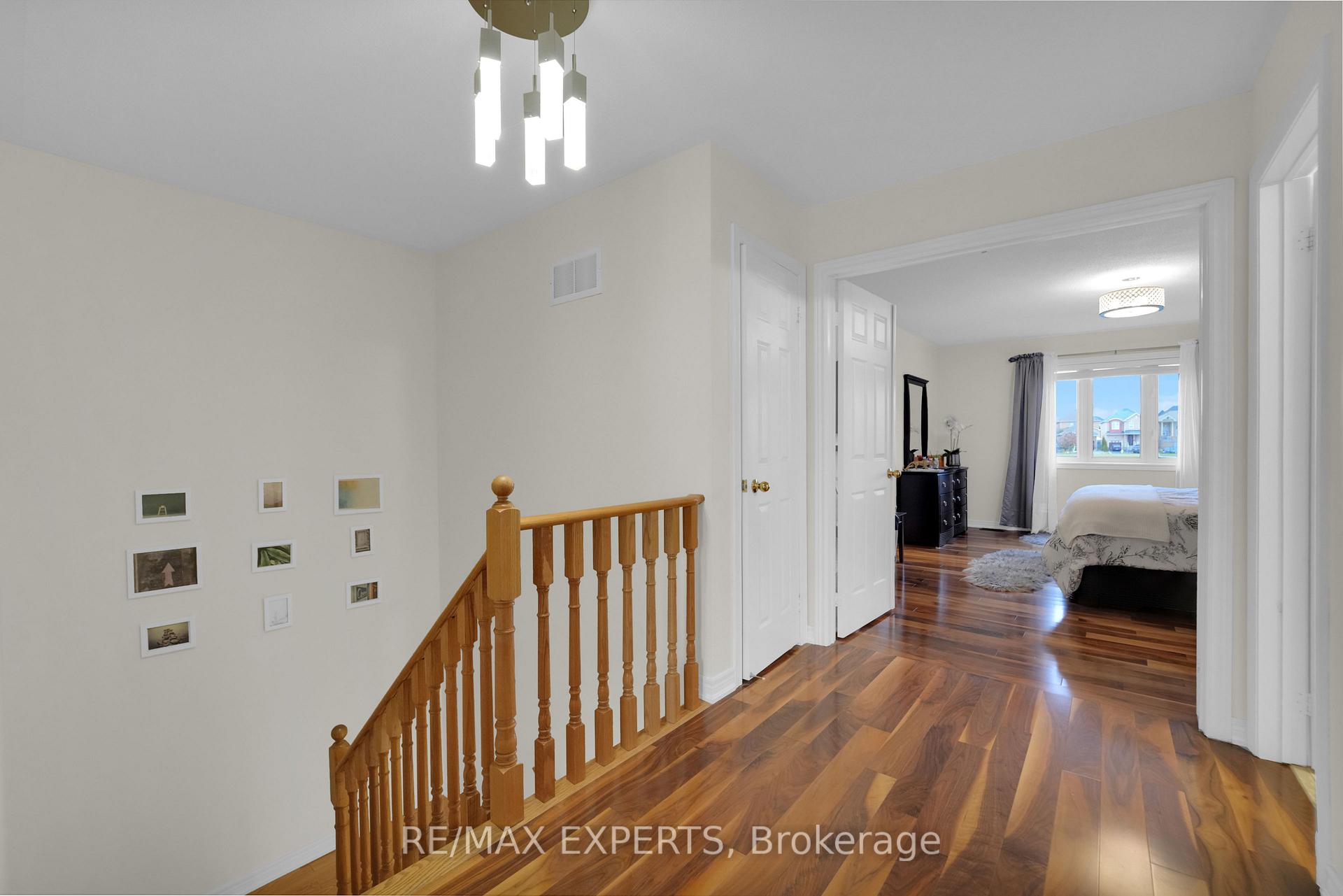 Photo 26 of 41 Crestbank Court, Vaughan, Rural Vaughan — HOMEH