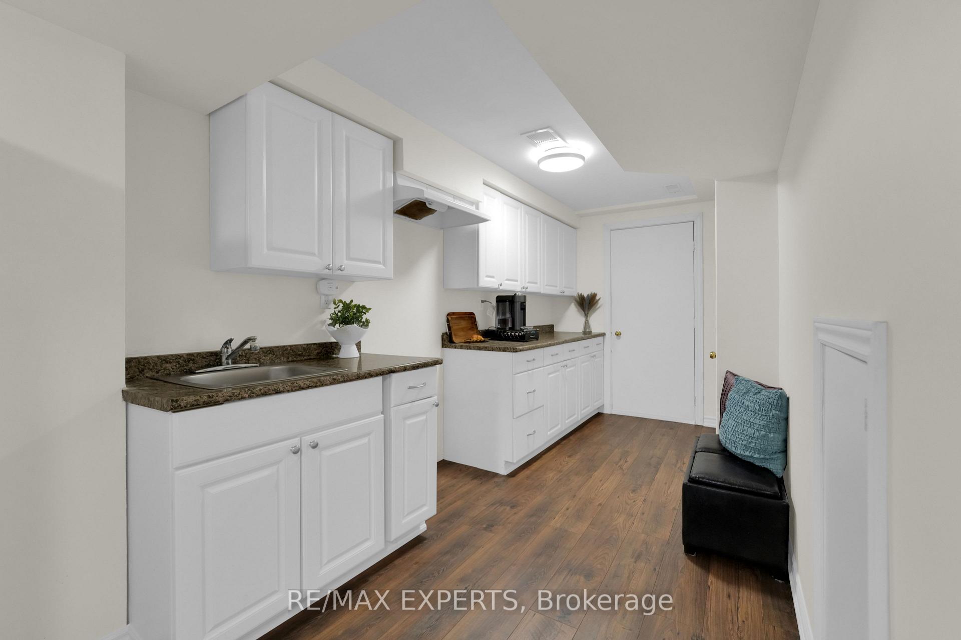 Photo 29 of 41 Crestbank Court, Vaughan, Rural Vaughan — HOMEH