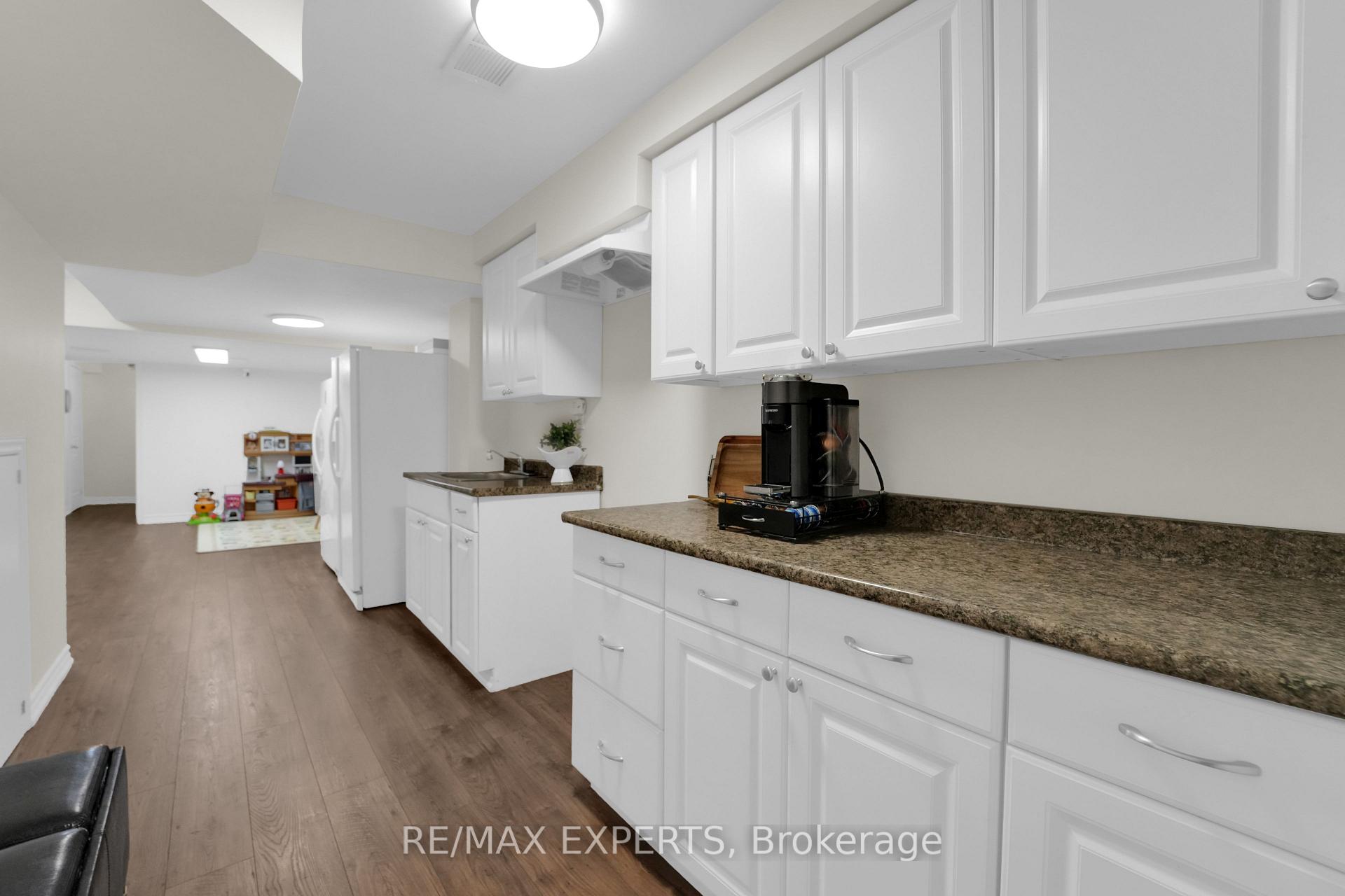 Photo 30 of 41 Crestbank Court, Vaughan, Rural Vaughan — HOMEH