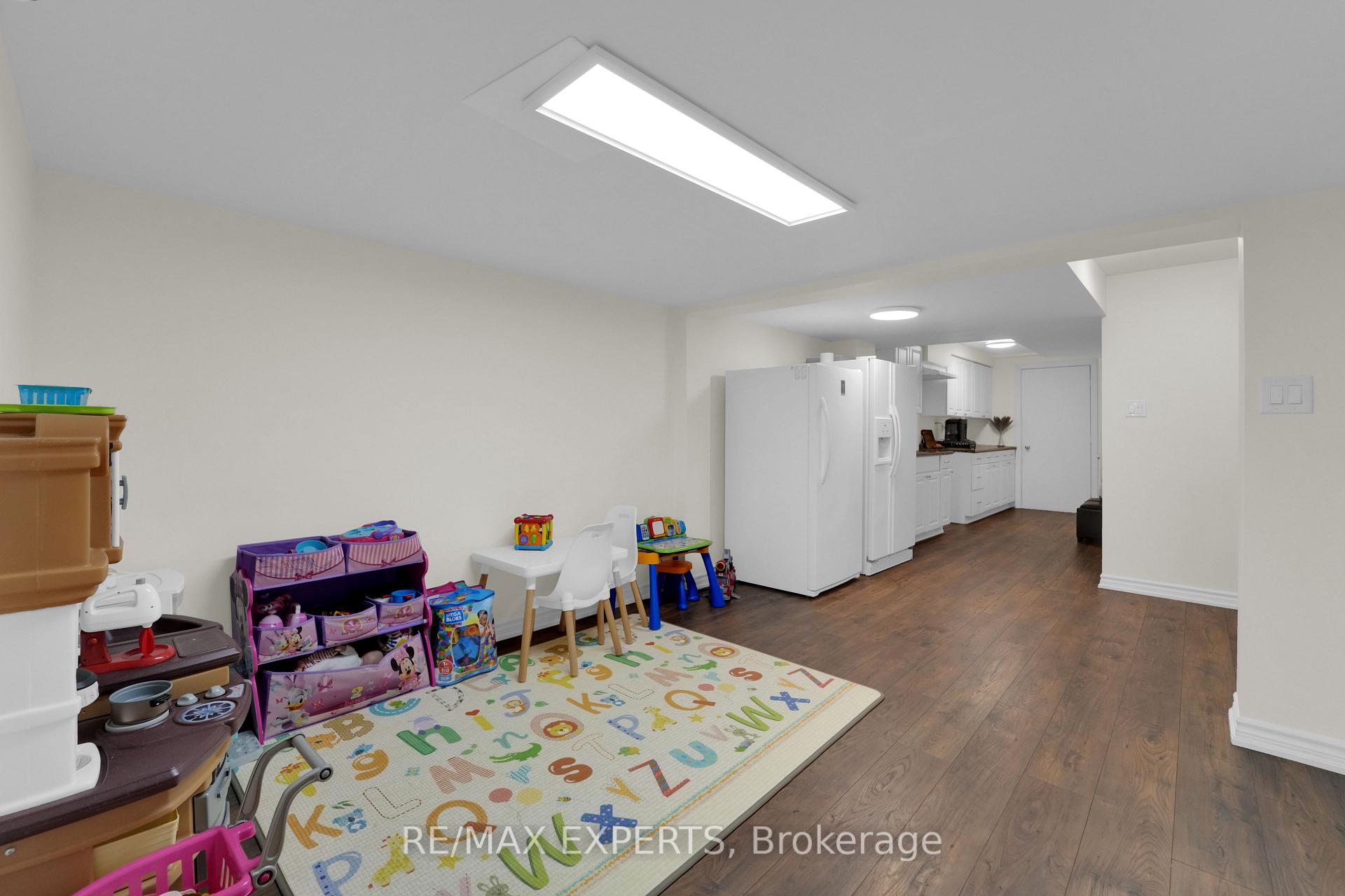 Photo 31 of 41 Crestbank Court, Vaughan, Rural Vaughan — HOMEH