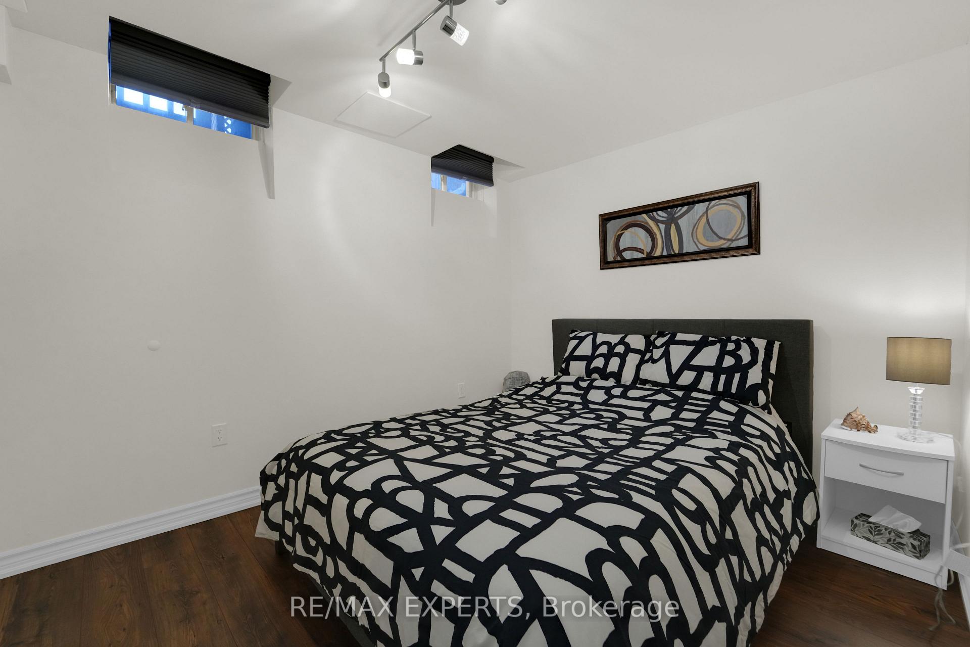 Photo 32 of 41 Crestbank Court, Vaughan, Rural Vaughan — HOMEH