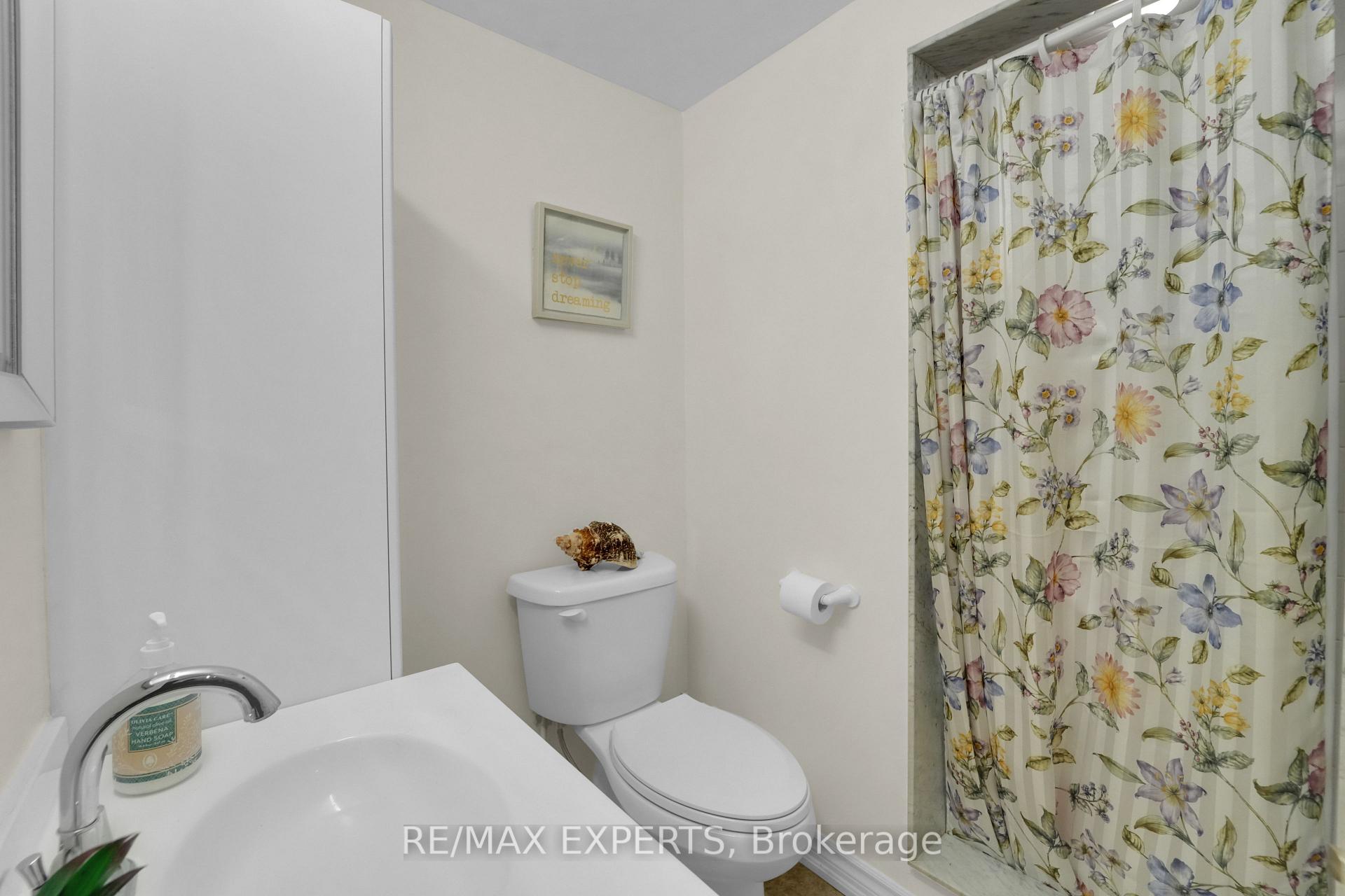 Photo 33 of 41 Crestbank Court, Vaughan, Rural Vaughan — HOMEH