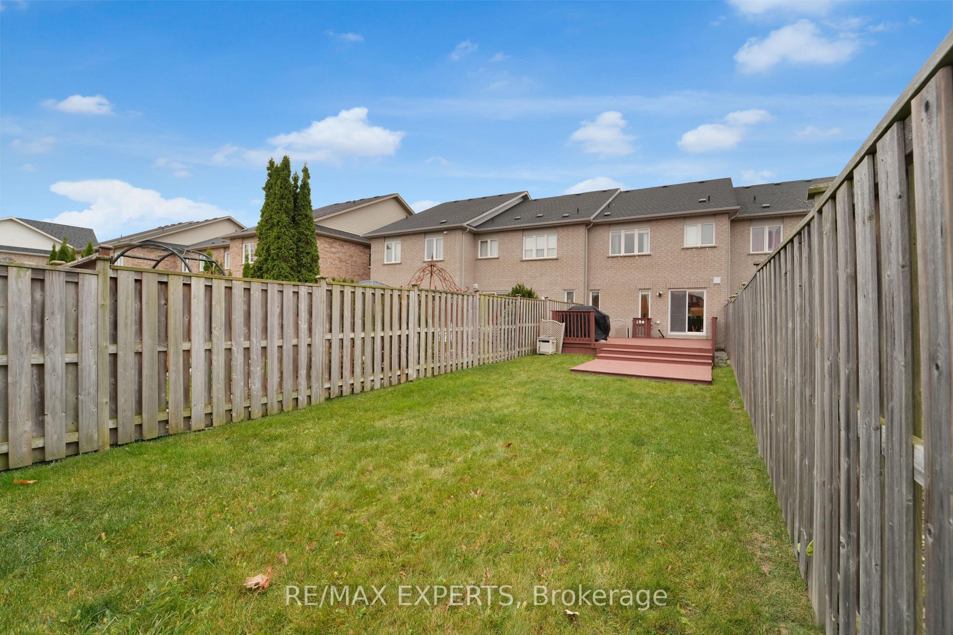 Photo 35 of 41 Crestbank Court, Vaughan, Rural Vaughan — HOMEH