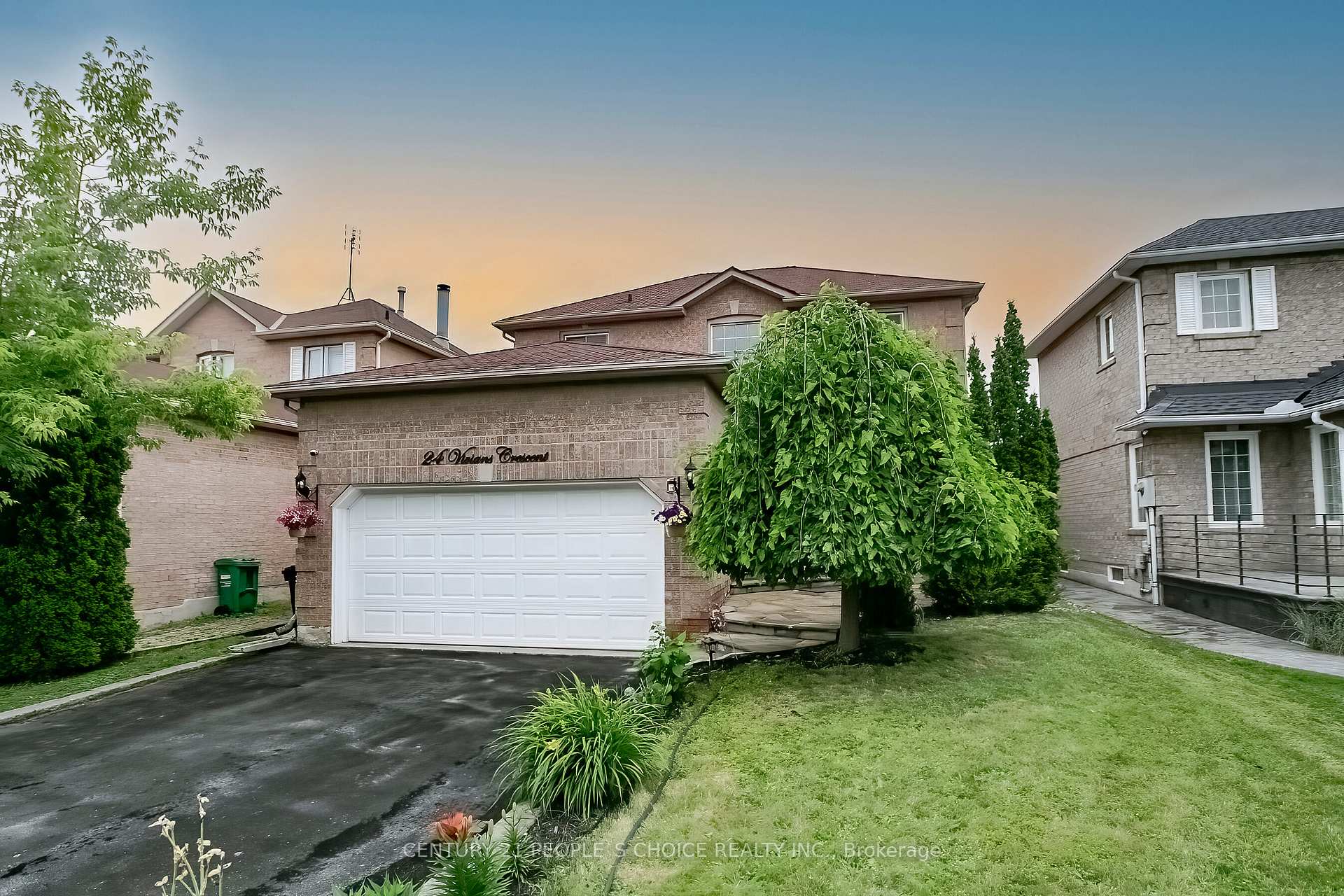 Photo 2 of 24 Vivians Crescent, Brampton, Fletcher's West — HOMEH