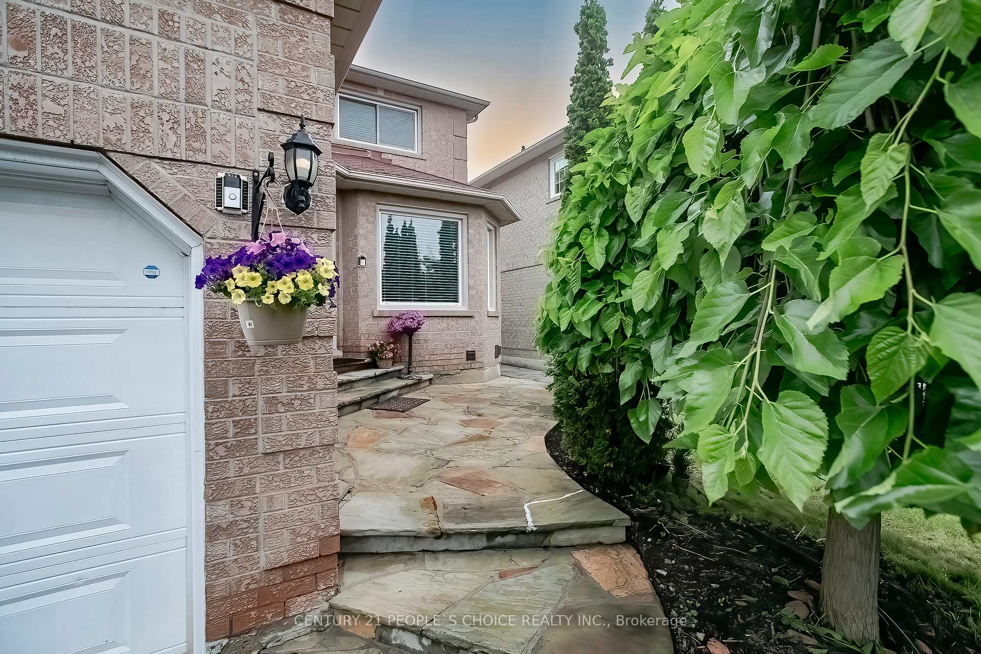 Photo 3 of 24 Vivians Crescent, Brampton, Fletcher's West — HOMEH