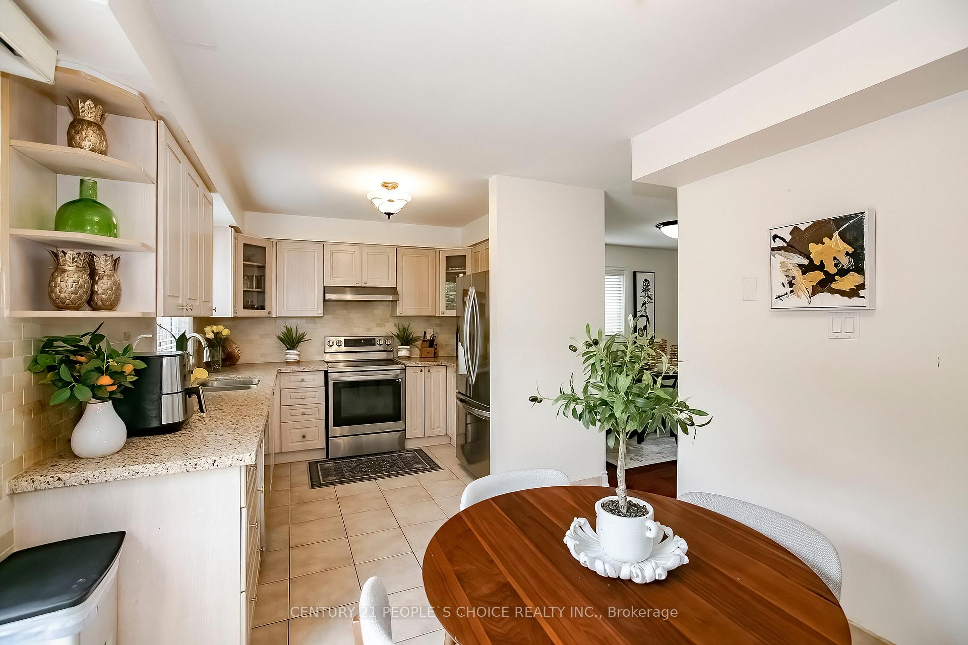 Photo 14 of 24 Vivians Crescent, Brampton, Fletcher's West — HOMEH