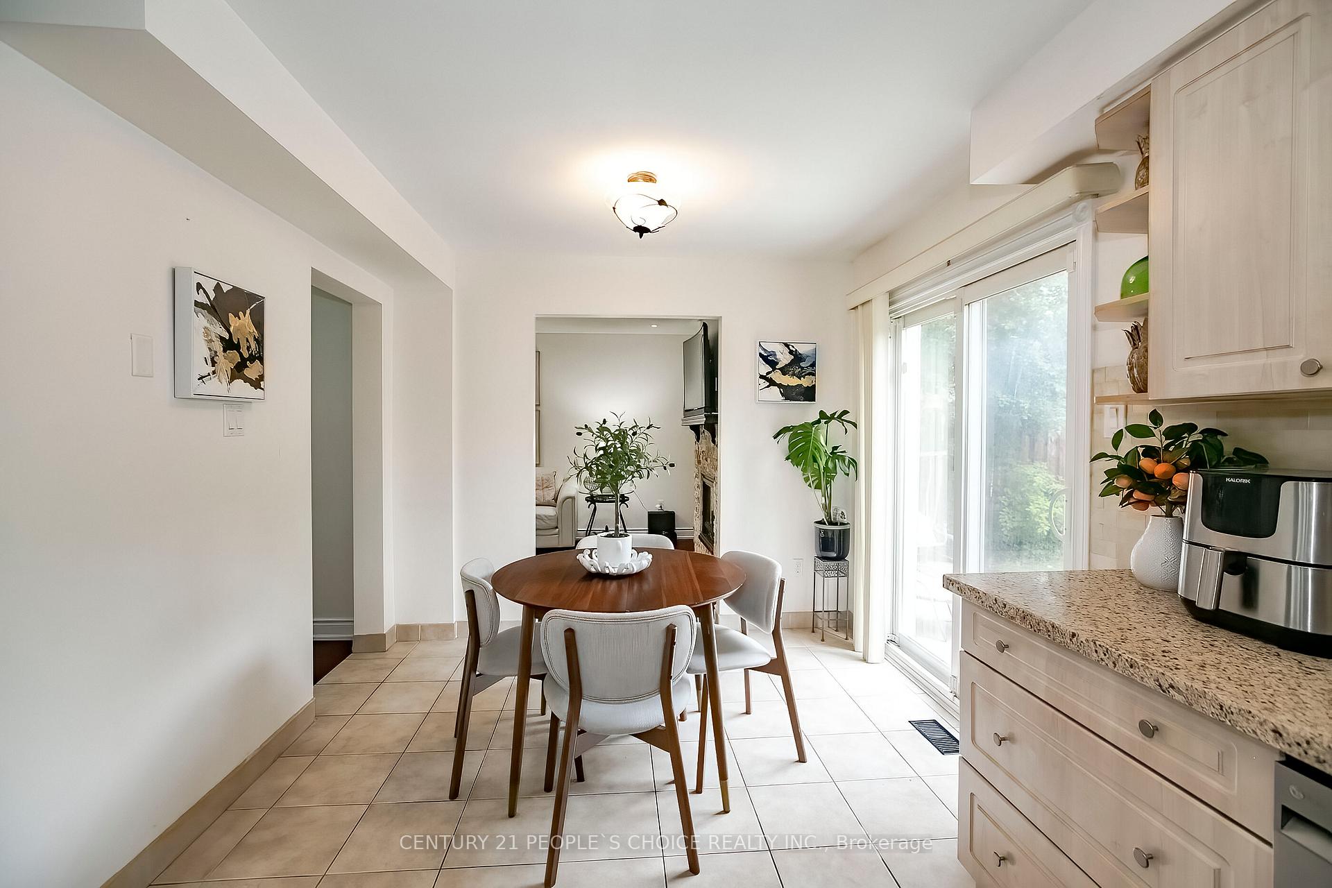 Photo 16 of 24 Vivians Crescent, Brampton, Fletcher's West — HOMEH