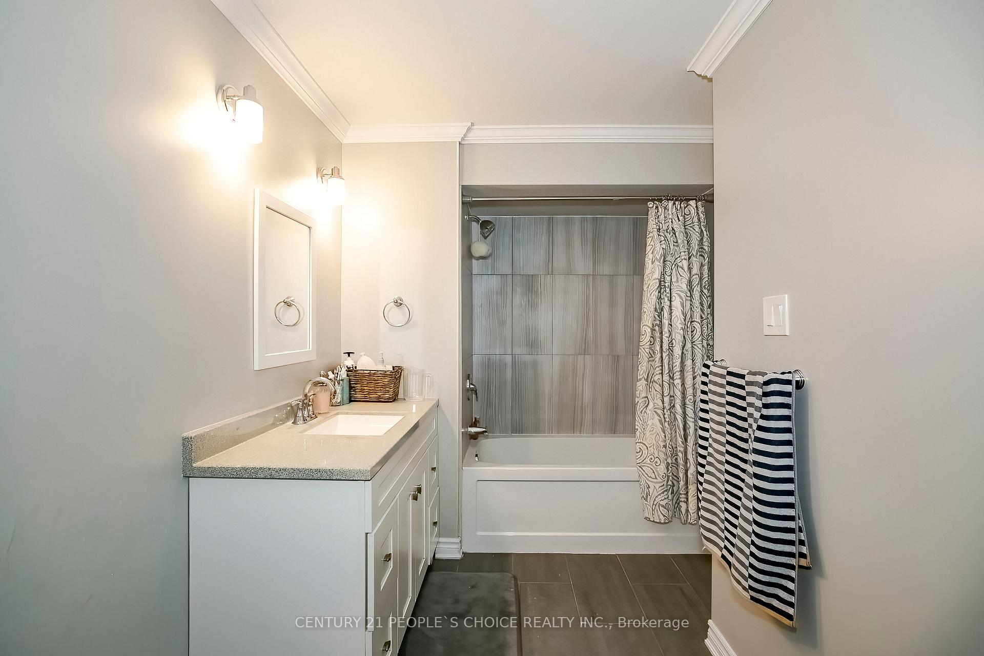 Photo 25 of 24 Vivians Crescent, Brampton, Fletcher's West — HOMEH