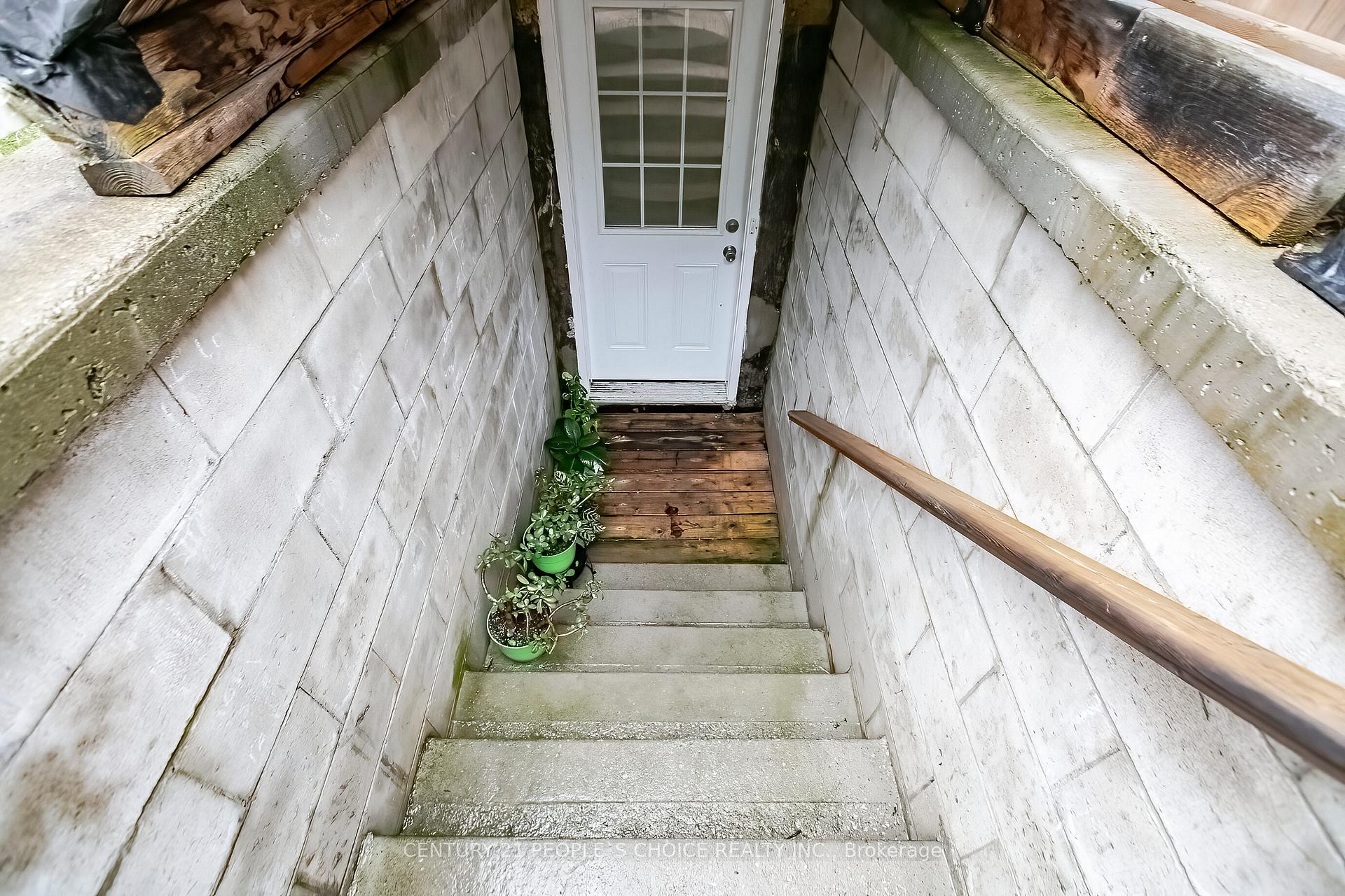 Photo 32 of 24 Vivians Crescent, Brampton, Fletcher's West — HOMEH