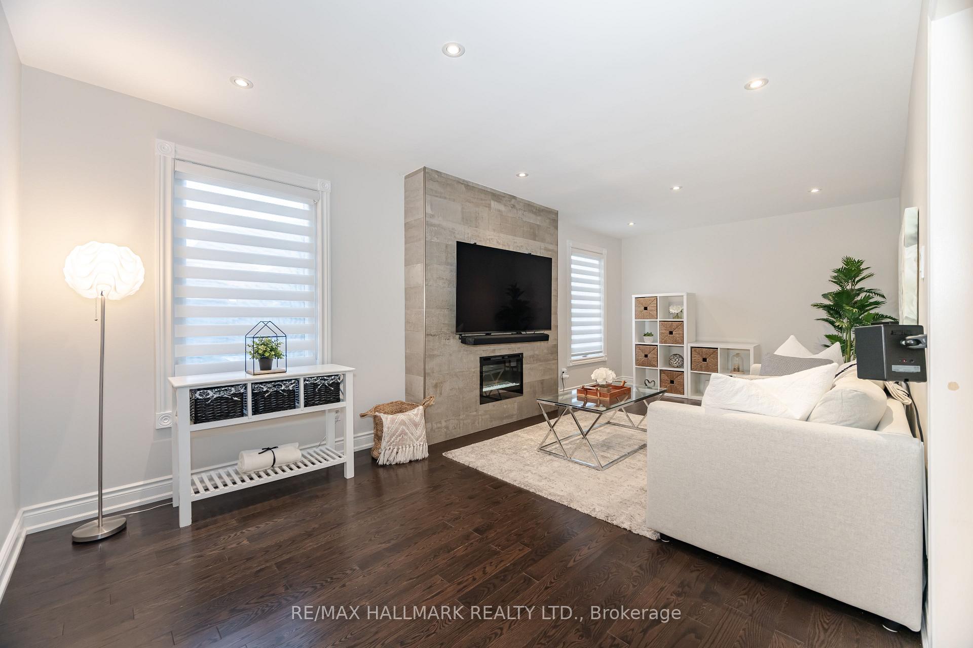 Photo 1 of 189 Patna Crescent, Vaughan, Maple — HOMEH