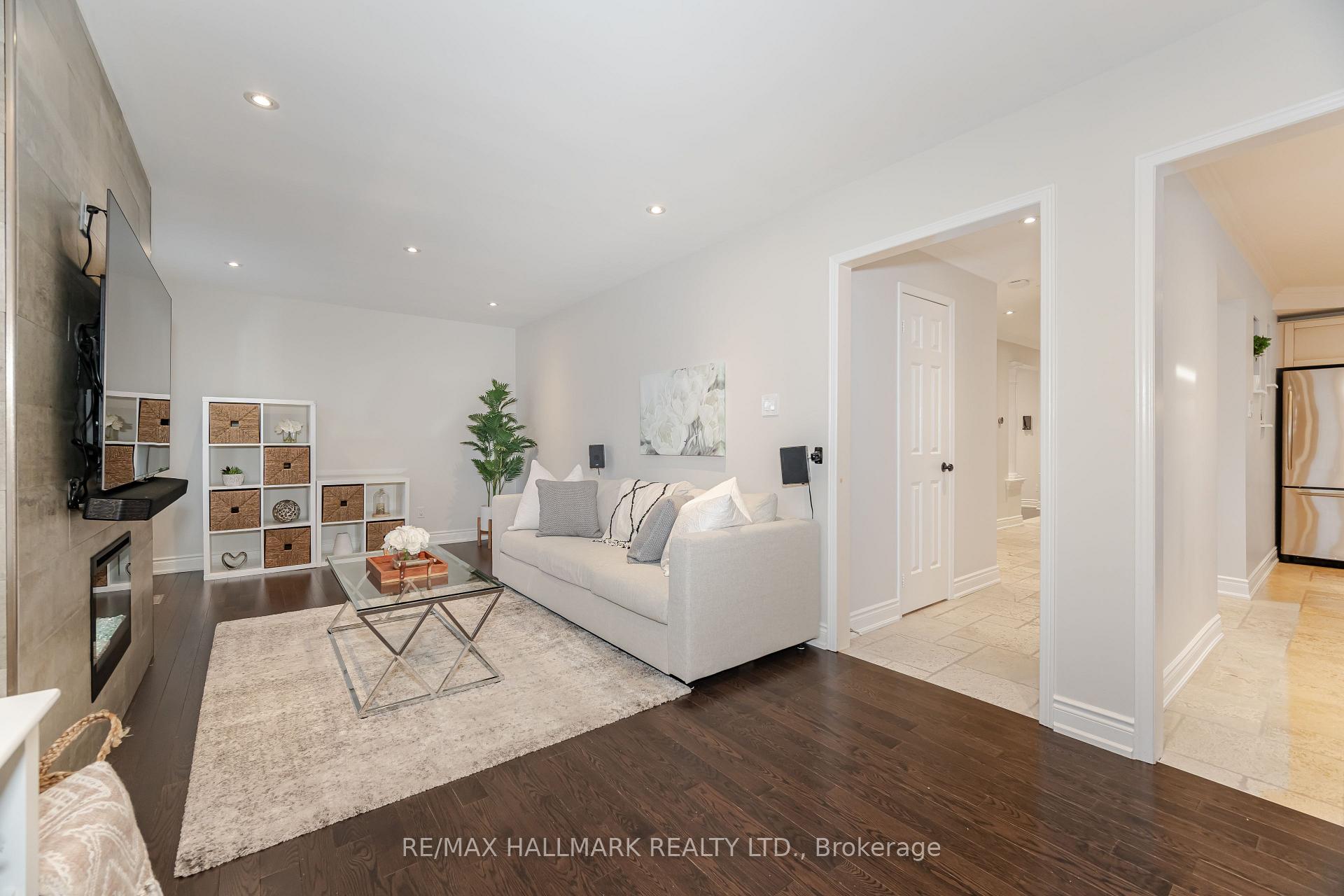 Photo 2 of 189 Patna Crescent, Vaughan, Maple — HOMEH