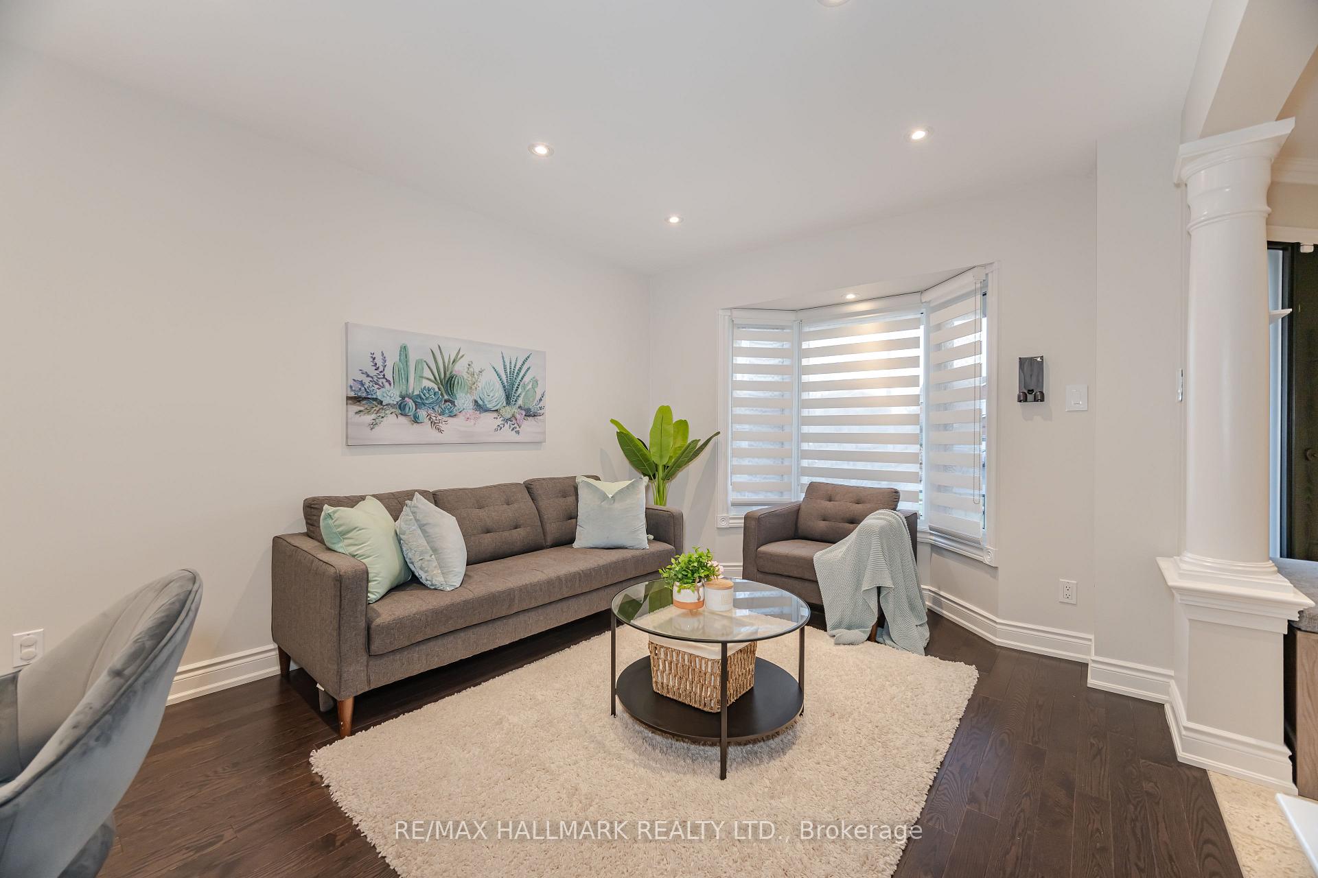 Photo 4 of 189 Patna Crescent, Vaughan, Maple — HOMEH