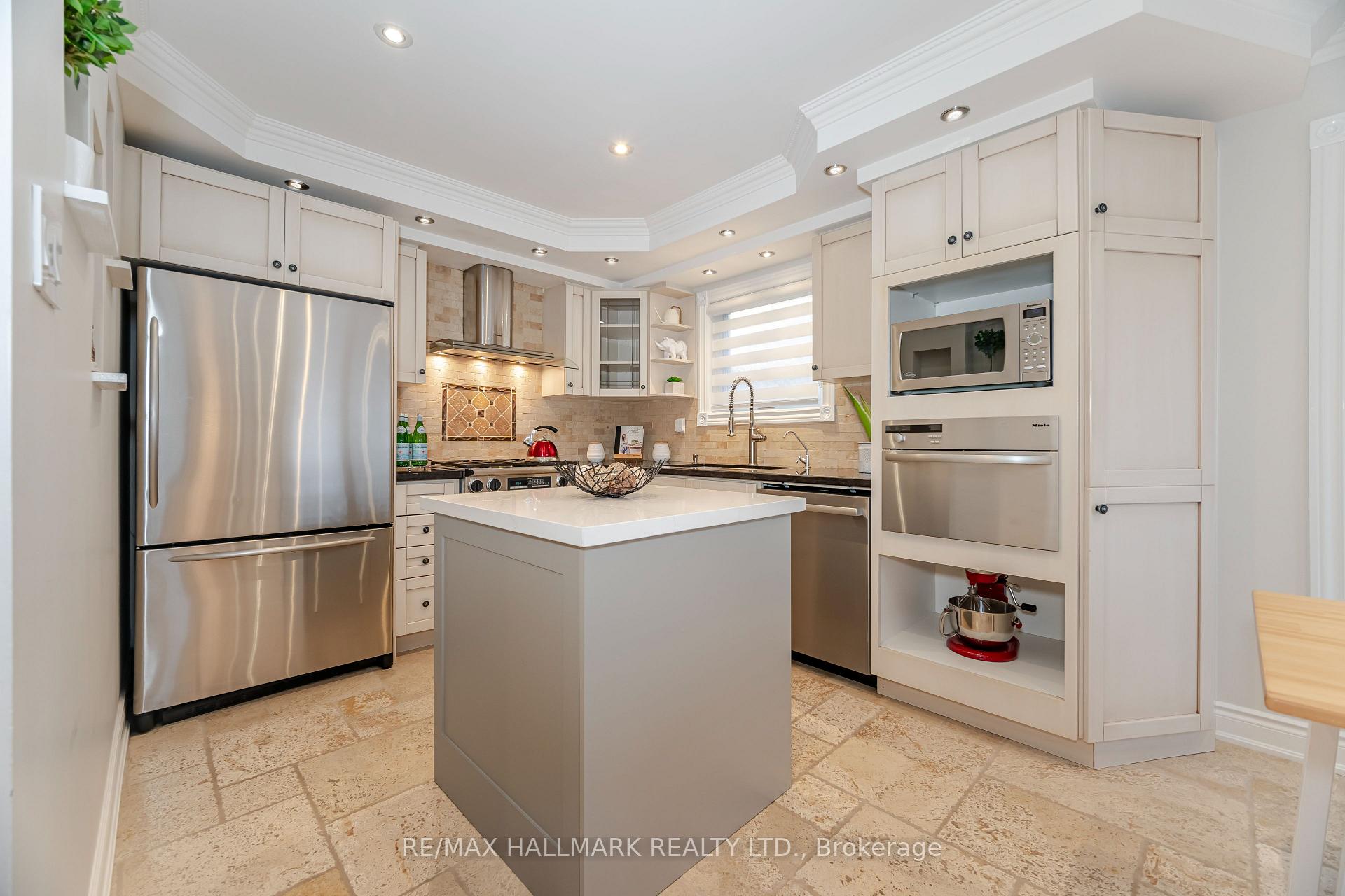 Photo 9 of 189 Patna Crescent, Vaughan, Maple — HOMEH