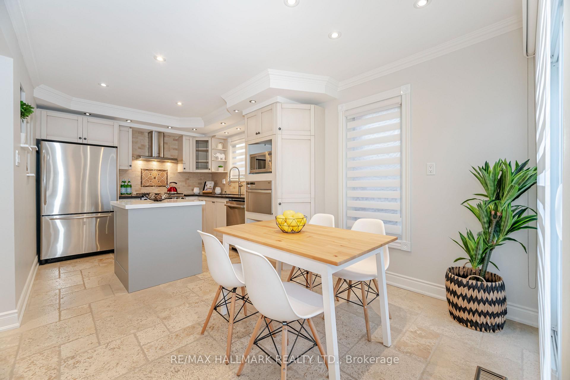 Photo 11 of 189 Patna Crescent, Vaughan, Maple — HOMEH