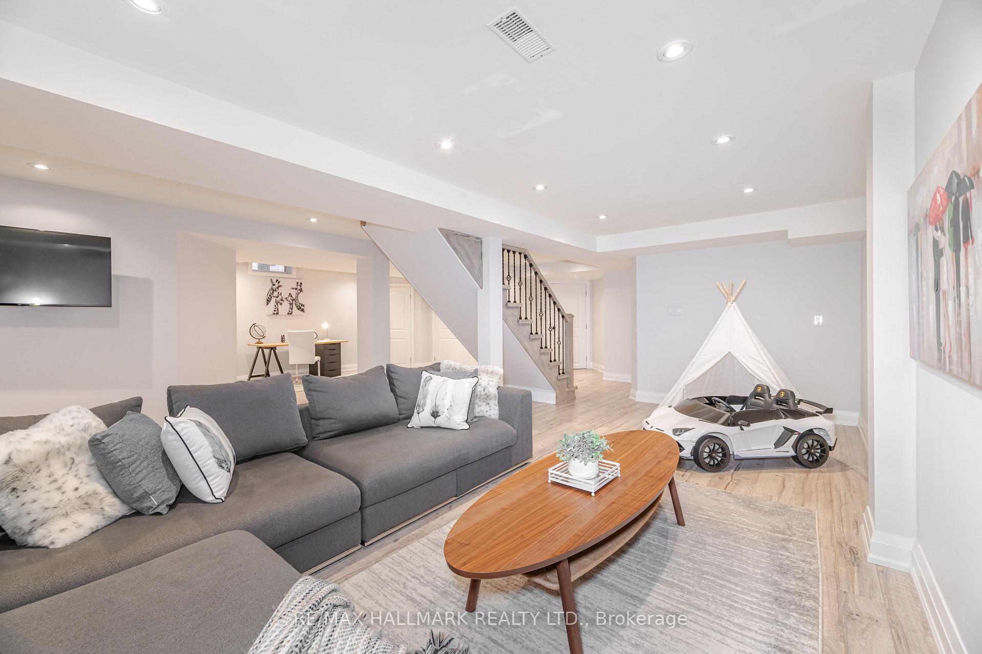Photo 24 of 189 Patna Crescent, Vaughan, Maple — HOMEH