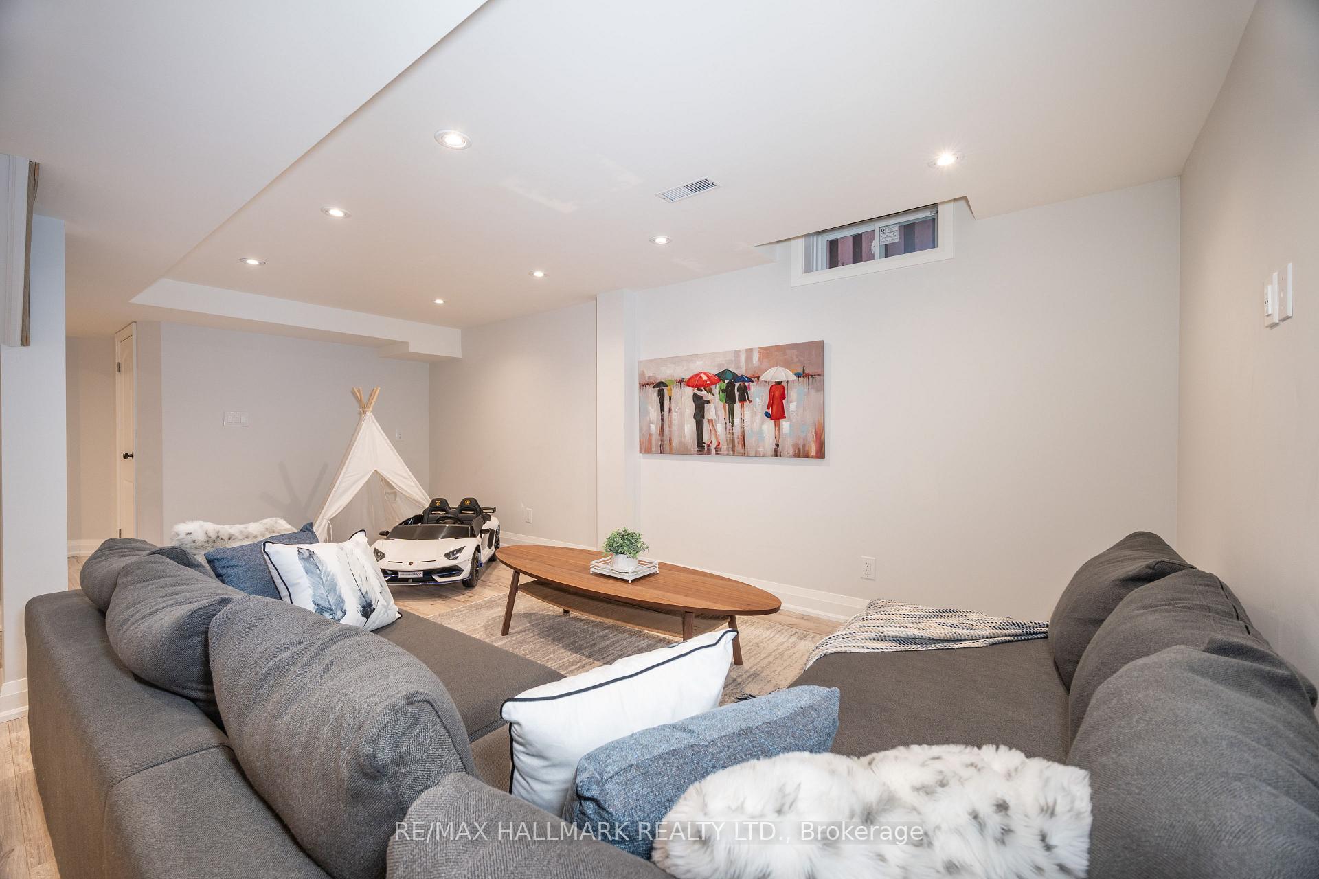 Photo 25 of 189 Patna Crescent, Vaughan, Maple — HOMEH