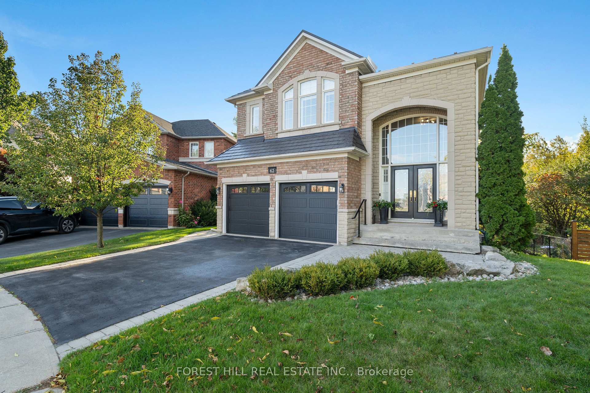 Photo 2 of 62 Kettle Court, Vaughan, Maple — HOMEH