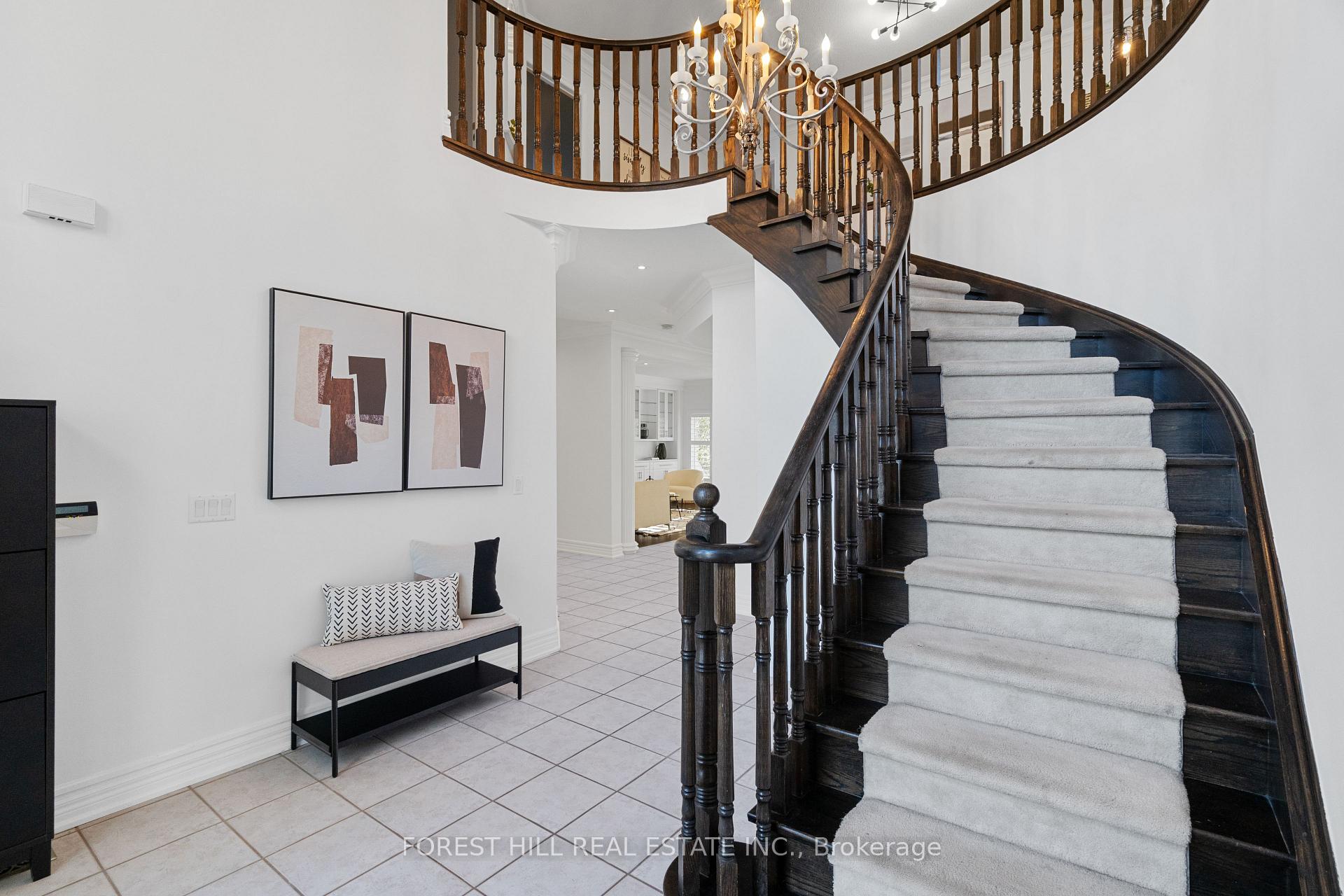Photo 4 of 62 Kettle Court, Vaughan, Maple — HOMEH