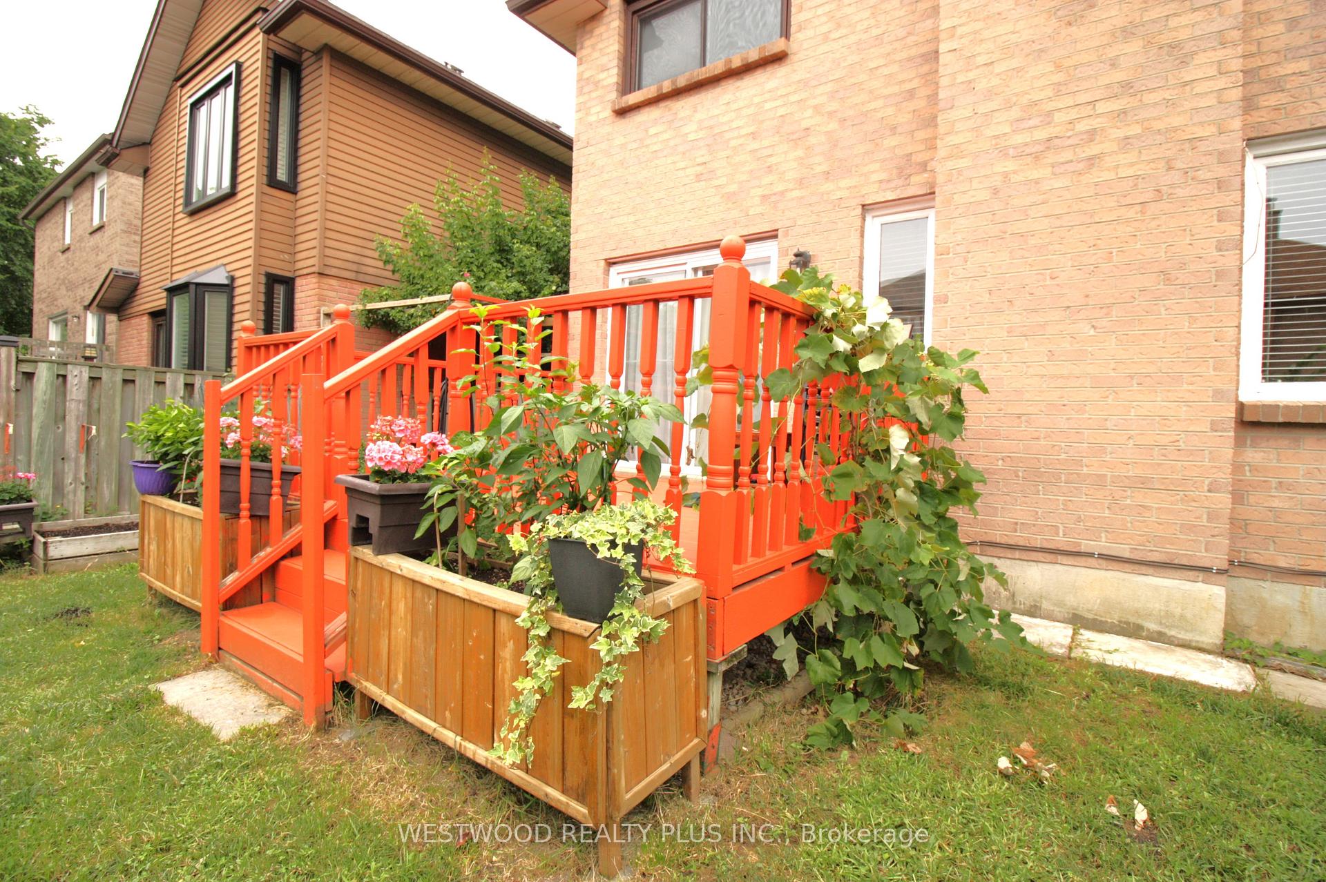 Photo 5 of 15 Esther Crescent, Vaughan, Crestwood-Springfarm-Yorkhill — HOMEH
