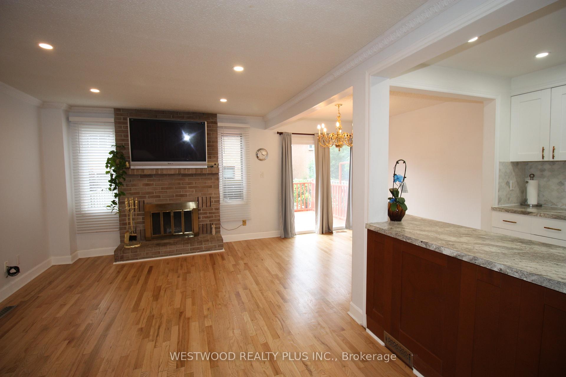 Photo 15 of 15 Esther Crescent, Vaughan, Crestwood-Springfarm-Yorkhill — HOMEH