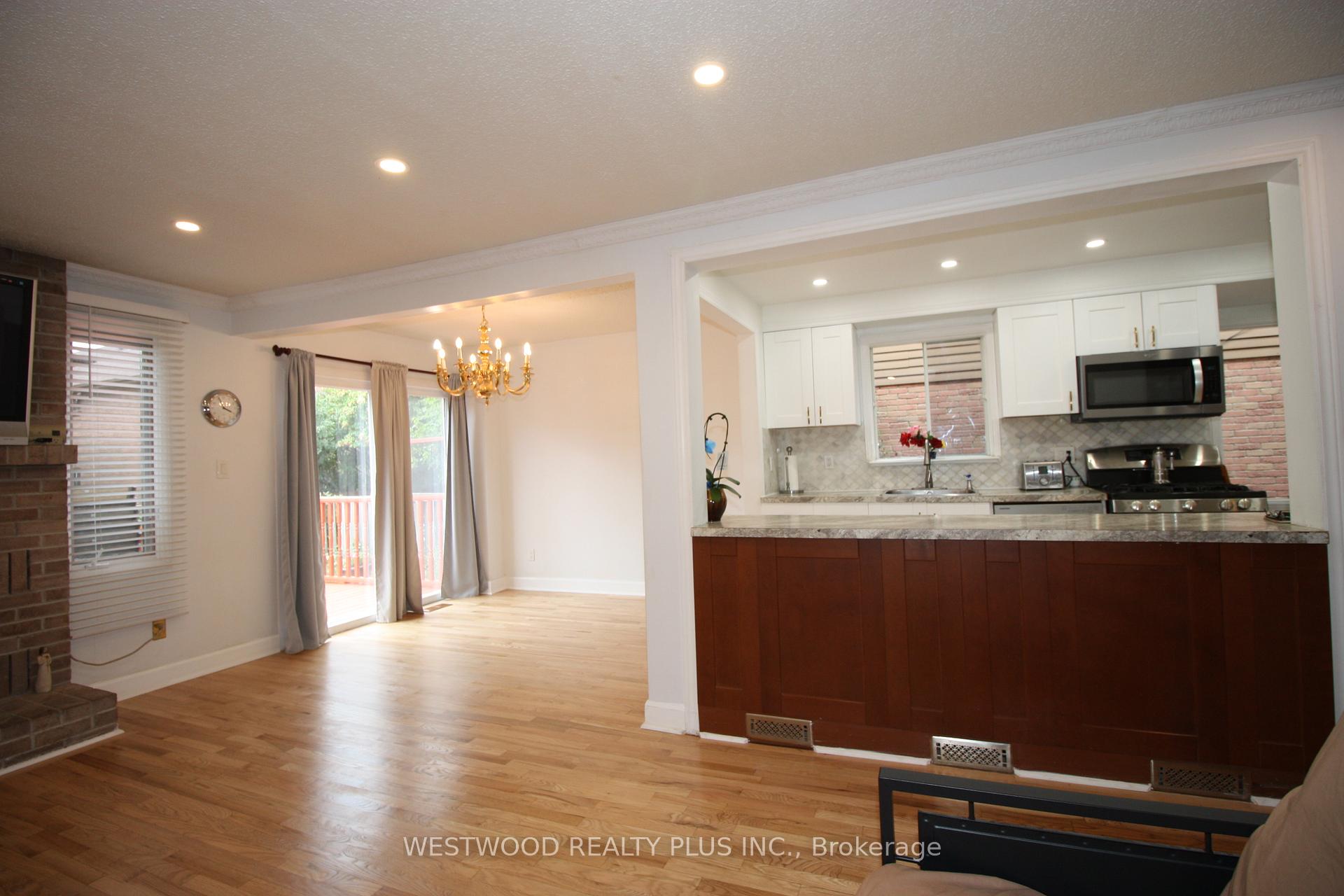 Photo 16 of 15 Esther Crescent, Vaughan, Crestwood-Springfarm-Yorkhill — HOMEH