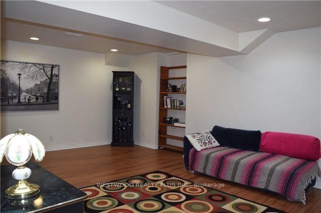 Photo 20 of 15 Esther Crescent, Vaughan, Crestwood-Springfarm-Yorkhill — HOMEH