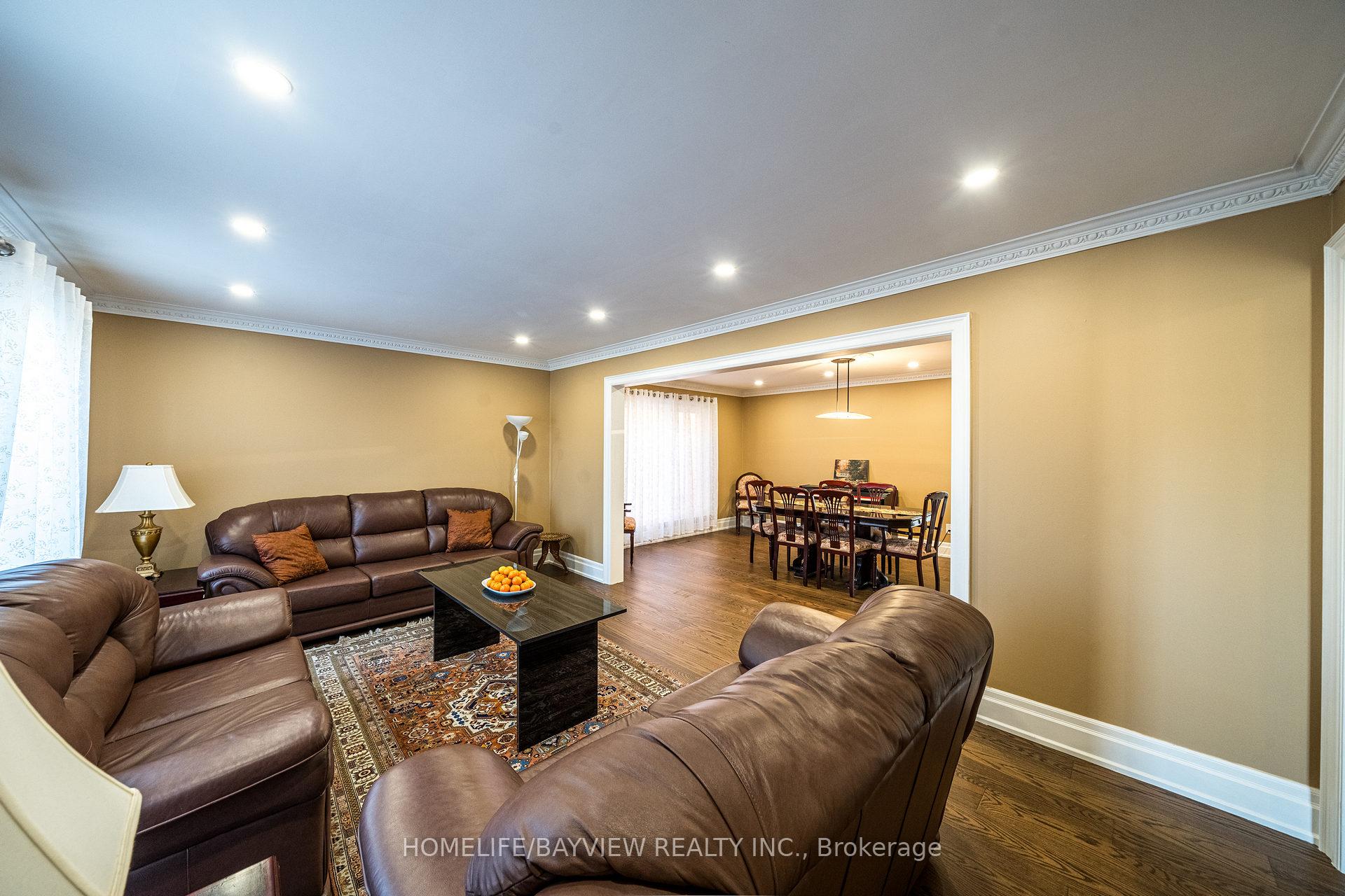 Photo 5 of 583 Velmar Drive, Vaughan, East Woodbridge — HOMEH