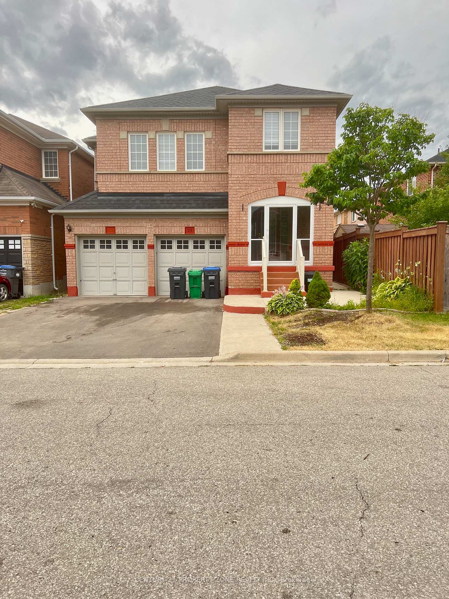 Front of Unit (LEGAL BASEMENT), 25 Treegrove Crescent