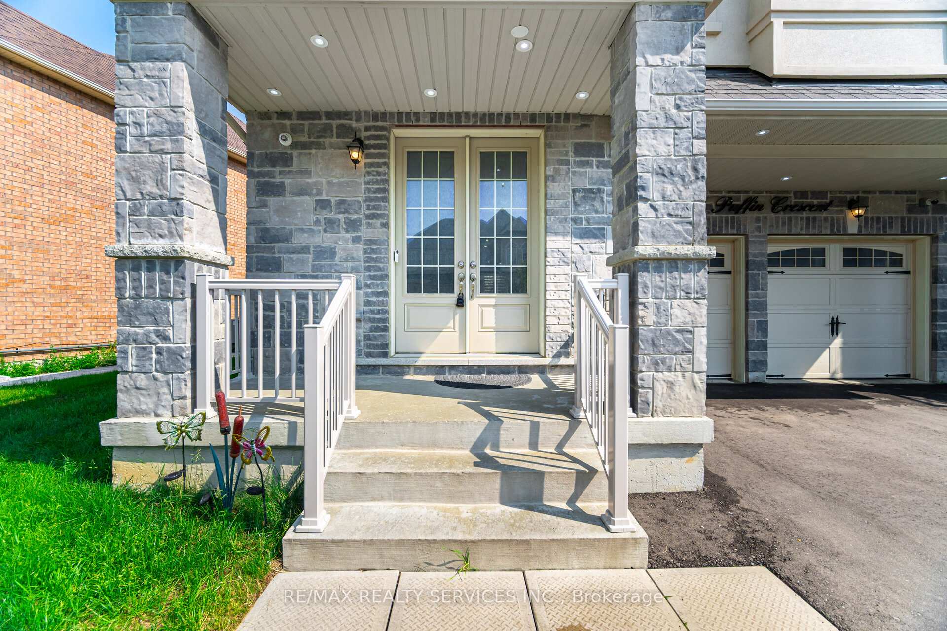 Photo 3 of 49 Puffin Crescent, Brampton, Sandringham-Wellington North — HOMEH
