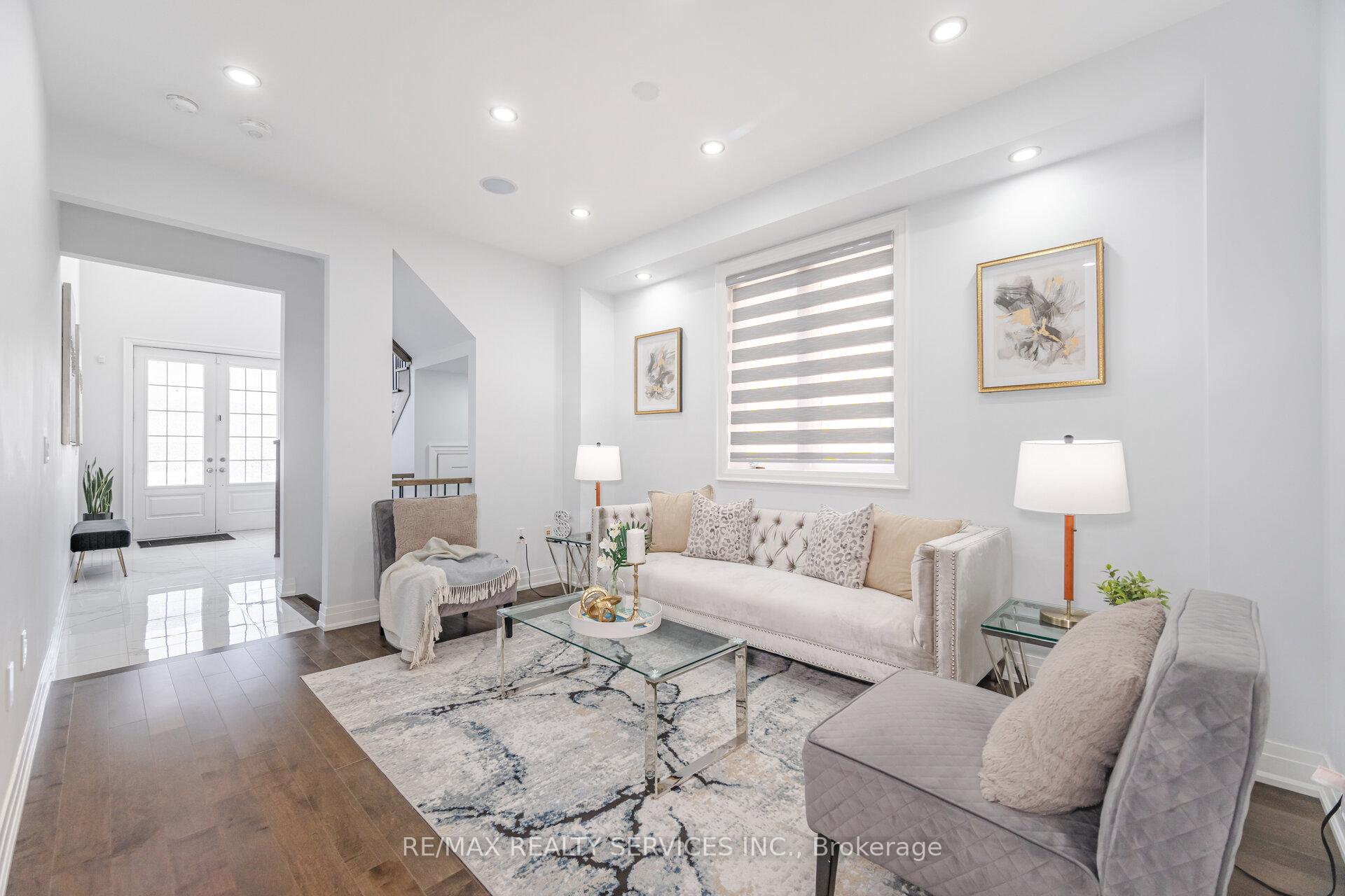 Photo 9 of 49 Puffin Crescent, Brampton, Sandringham-Wellington North — HOMEH