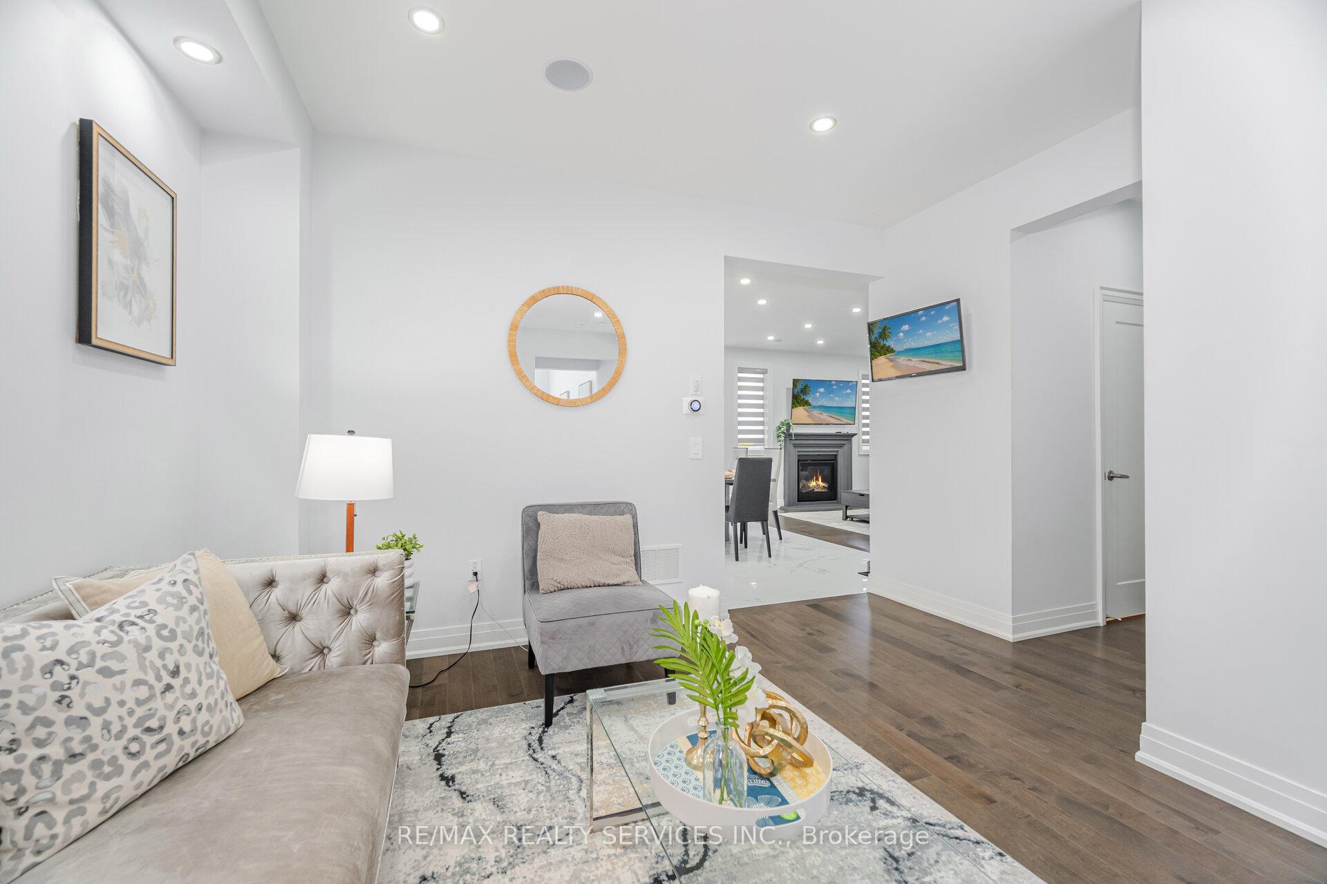 Photo 11 of 49 Puffin Crescent, Brampton, Sandringham-Wellington North — HOMEH