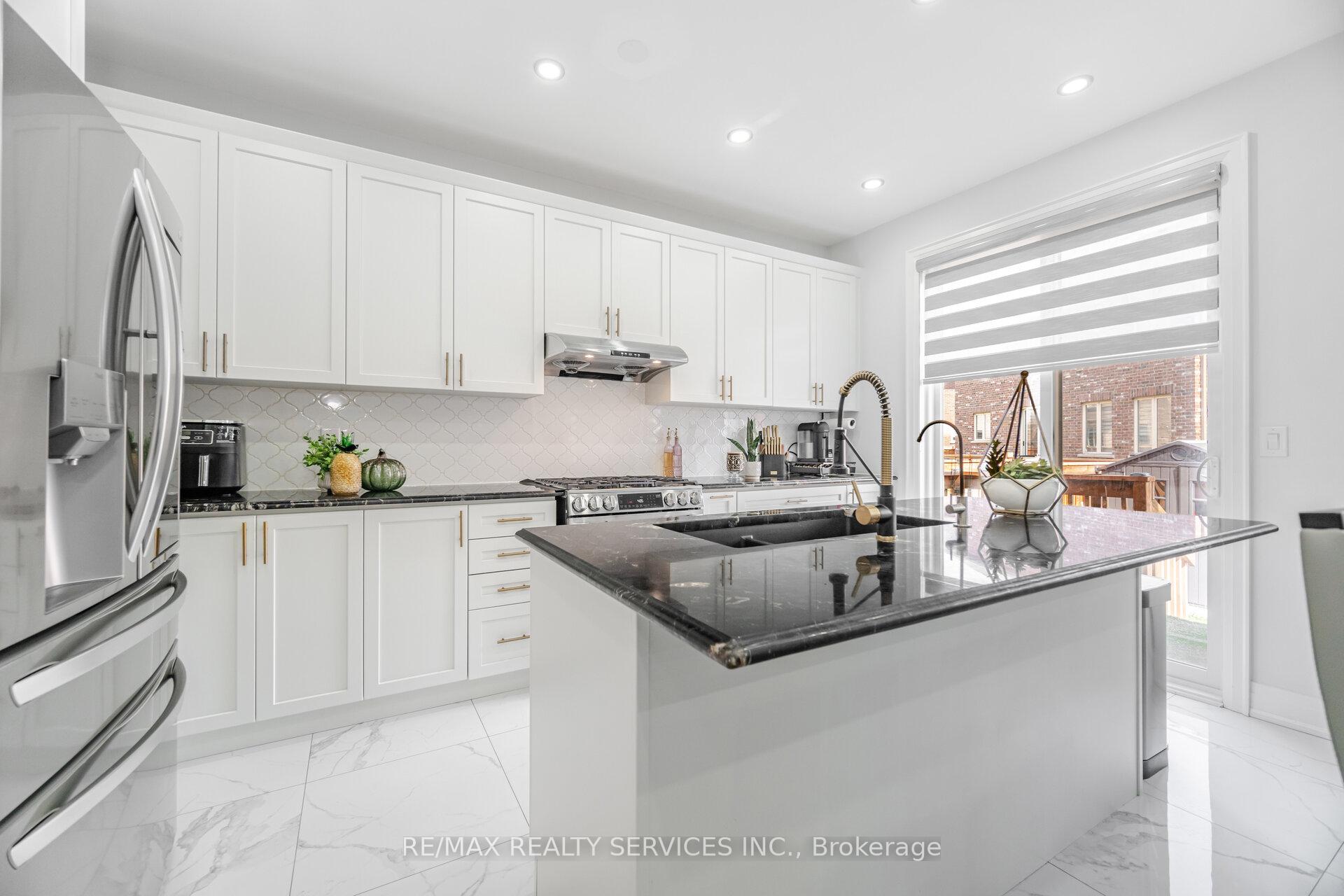 Photo 16 of 49 Puffin Crescent, Brampton, Sandringham-Wellington North — HOMEH