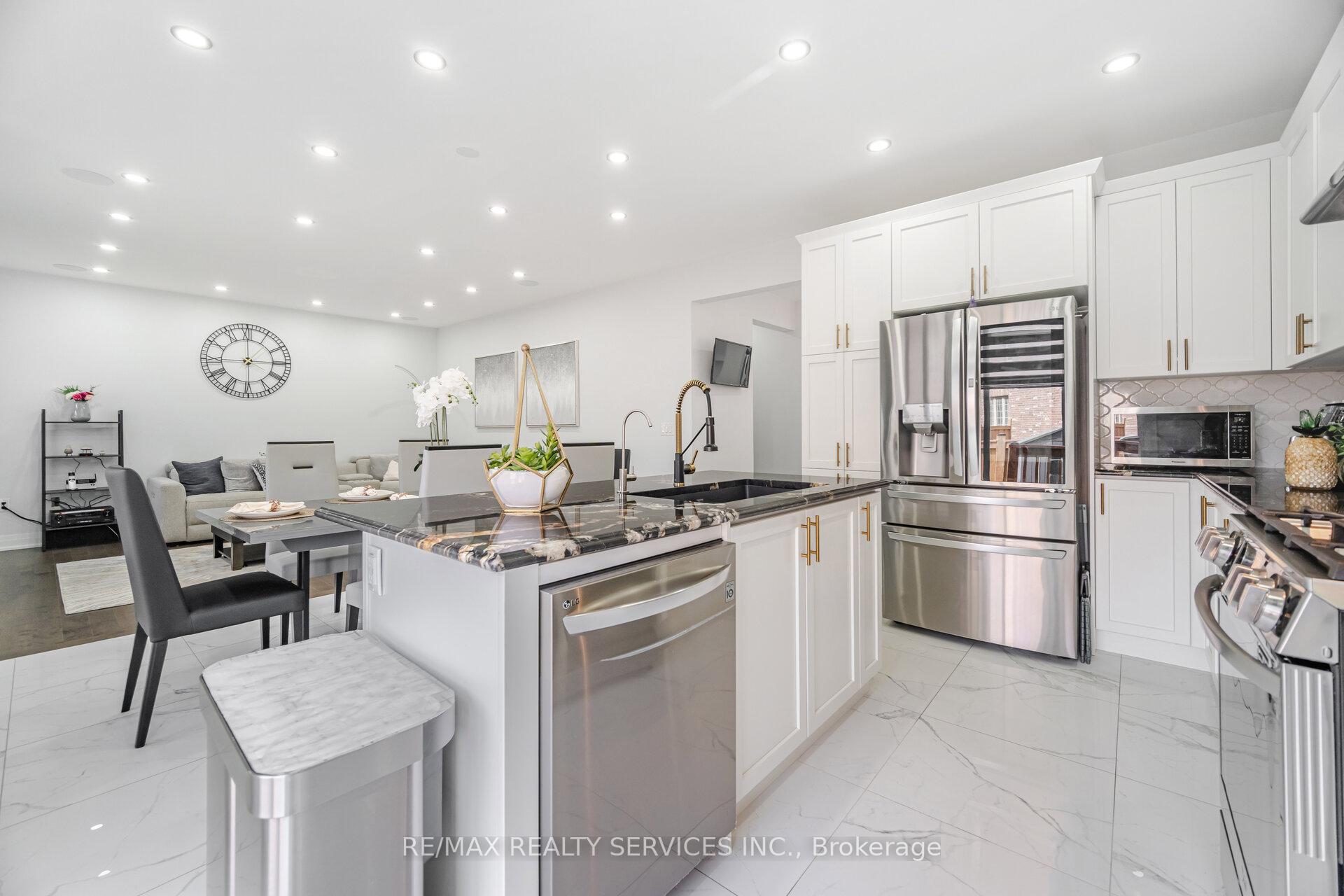 Photo 19 of 49 Puffin Crescent, Brampton, Sandringham-Wellington North — HOMEH