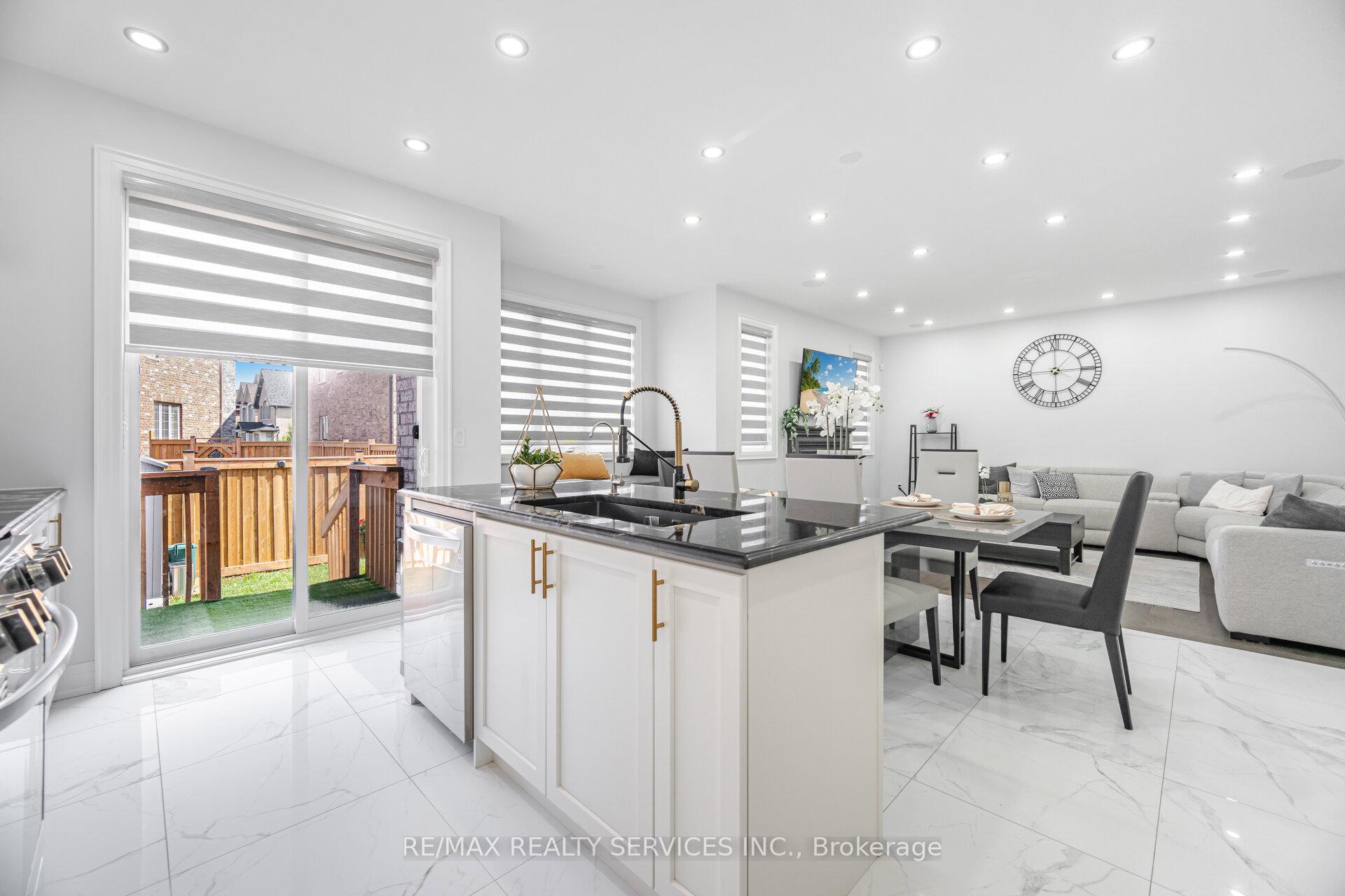 Photo 20 of 49 Puffin Crescent, Brampton, Sandringham-Wellington North — HOMEH