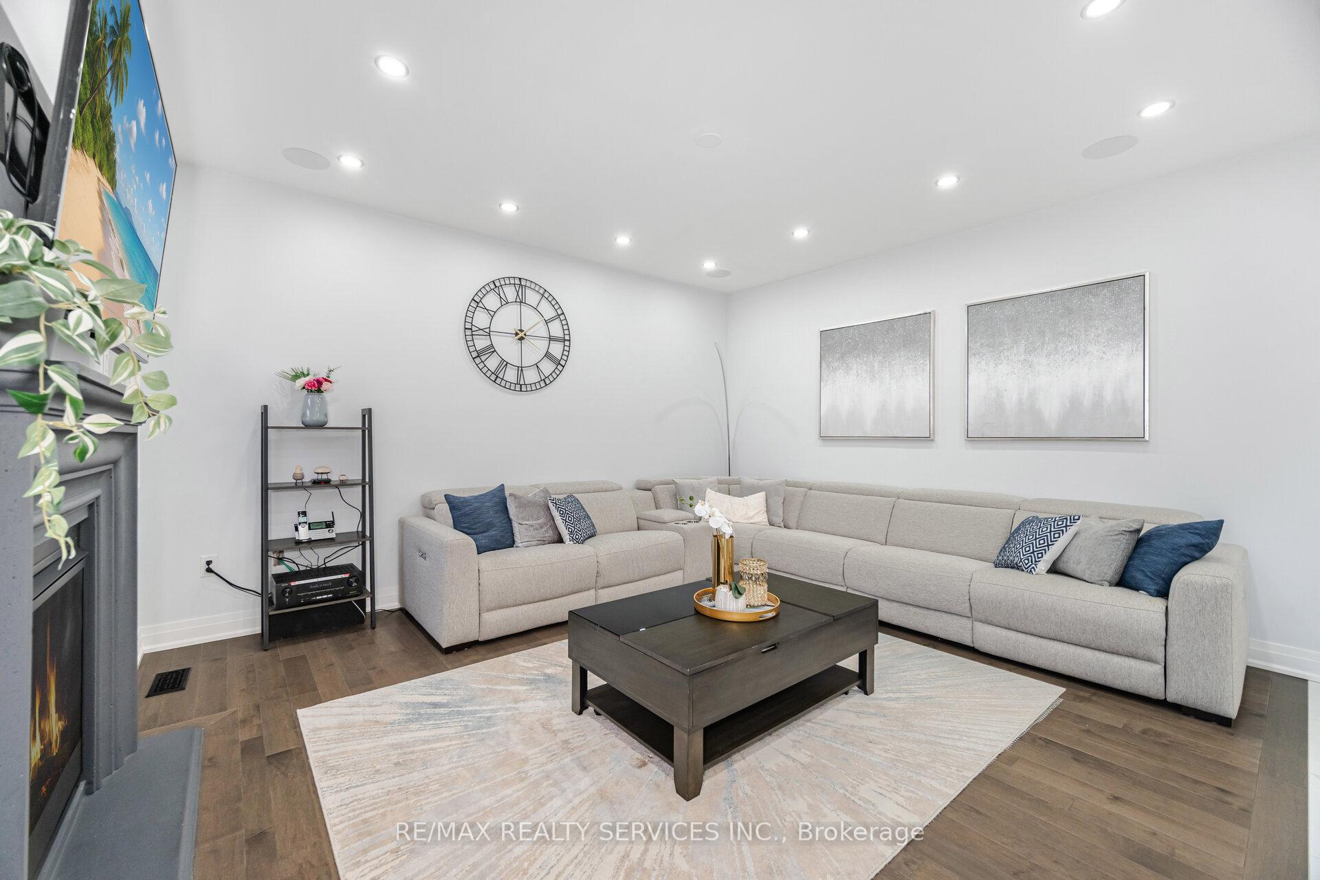 Photo 24 of 49 Puffin Crescent, Brampton, Sandringham-Wellington North — HOMEH