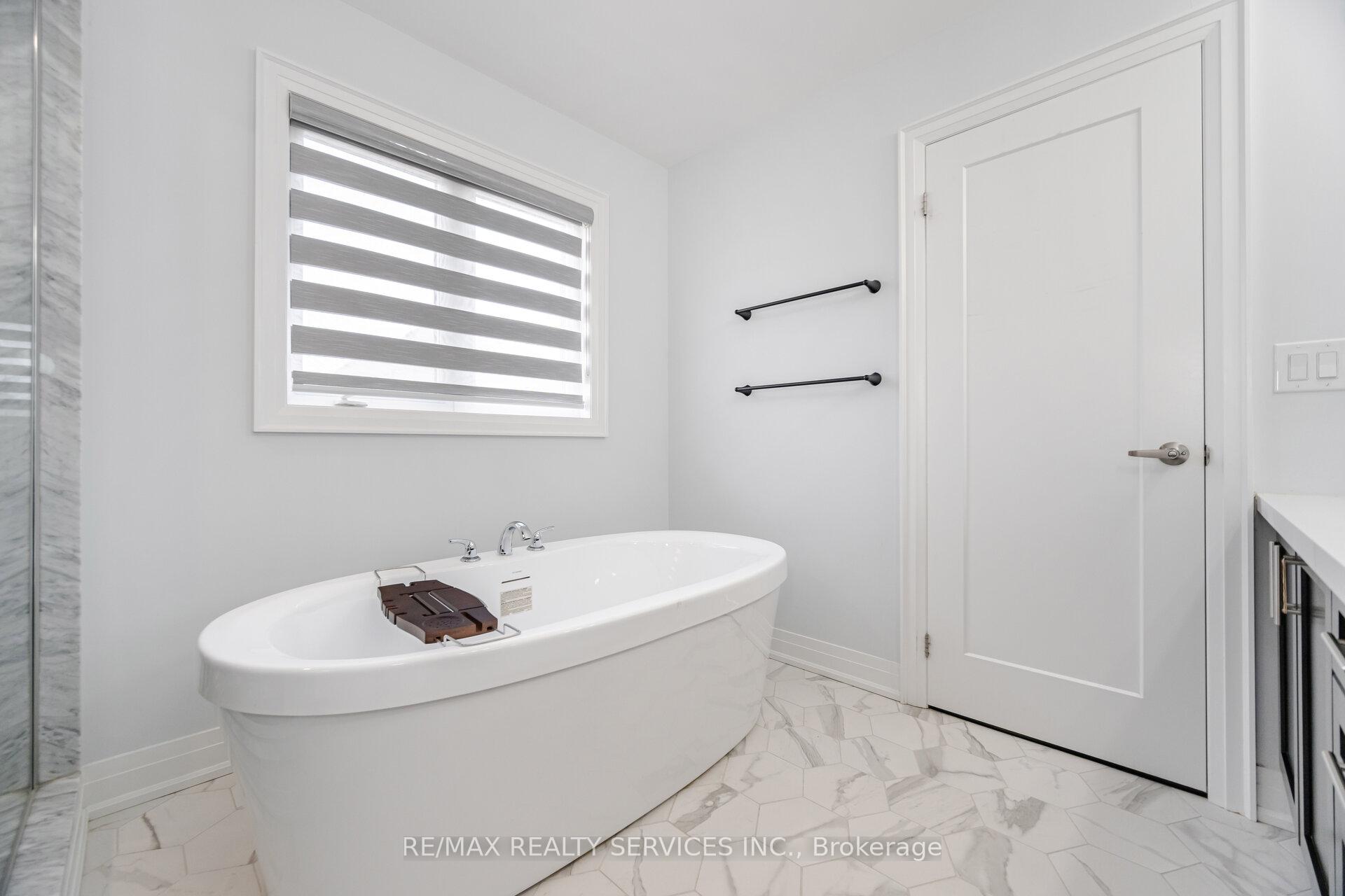 Photo 33 of 49 Puffin Crescent, Brampton, Sandringham-Wellington North — HOMEH