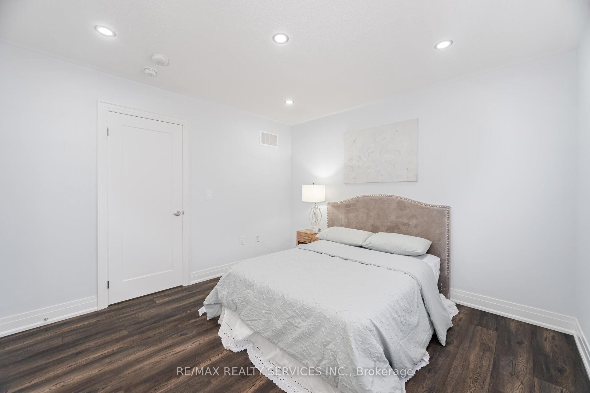 Photo 35 of 49 Puffin Crescent, Brampton, Sandringham-Wellington North — HOMEH