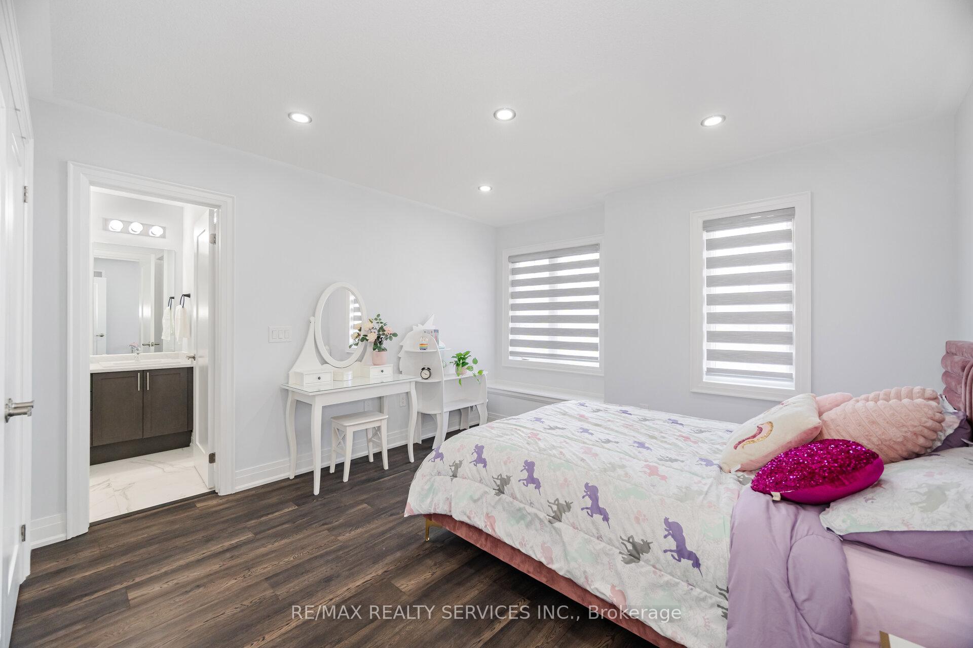 Photo 40 of 49 Puffin Crescent, Brampton, Sandringham-Wellington North — HOMEH