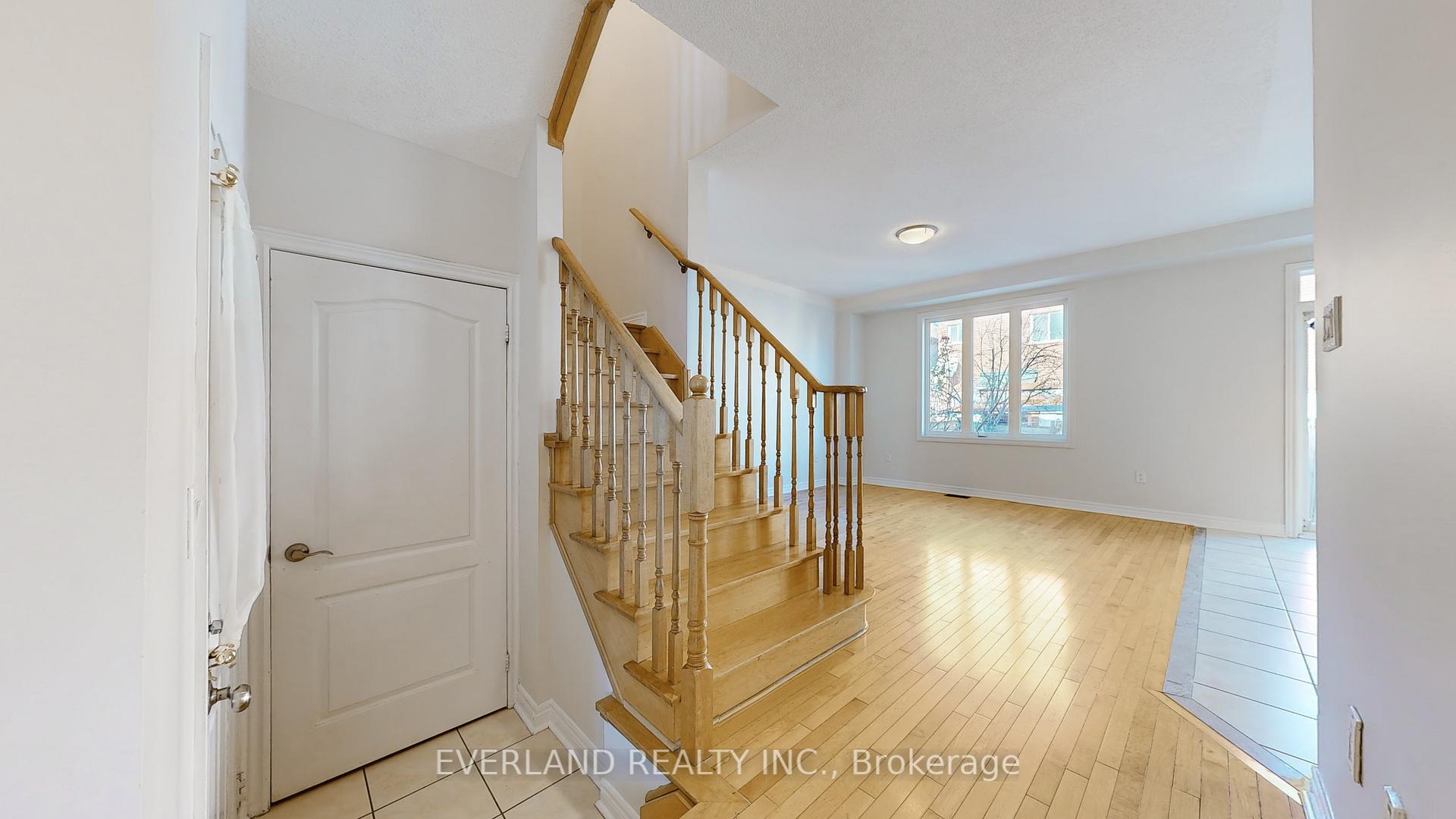 Photo 11 of 6 Planter Crescent, Vaughan, Vellore Village — HOMEH