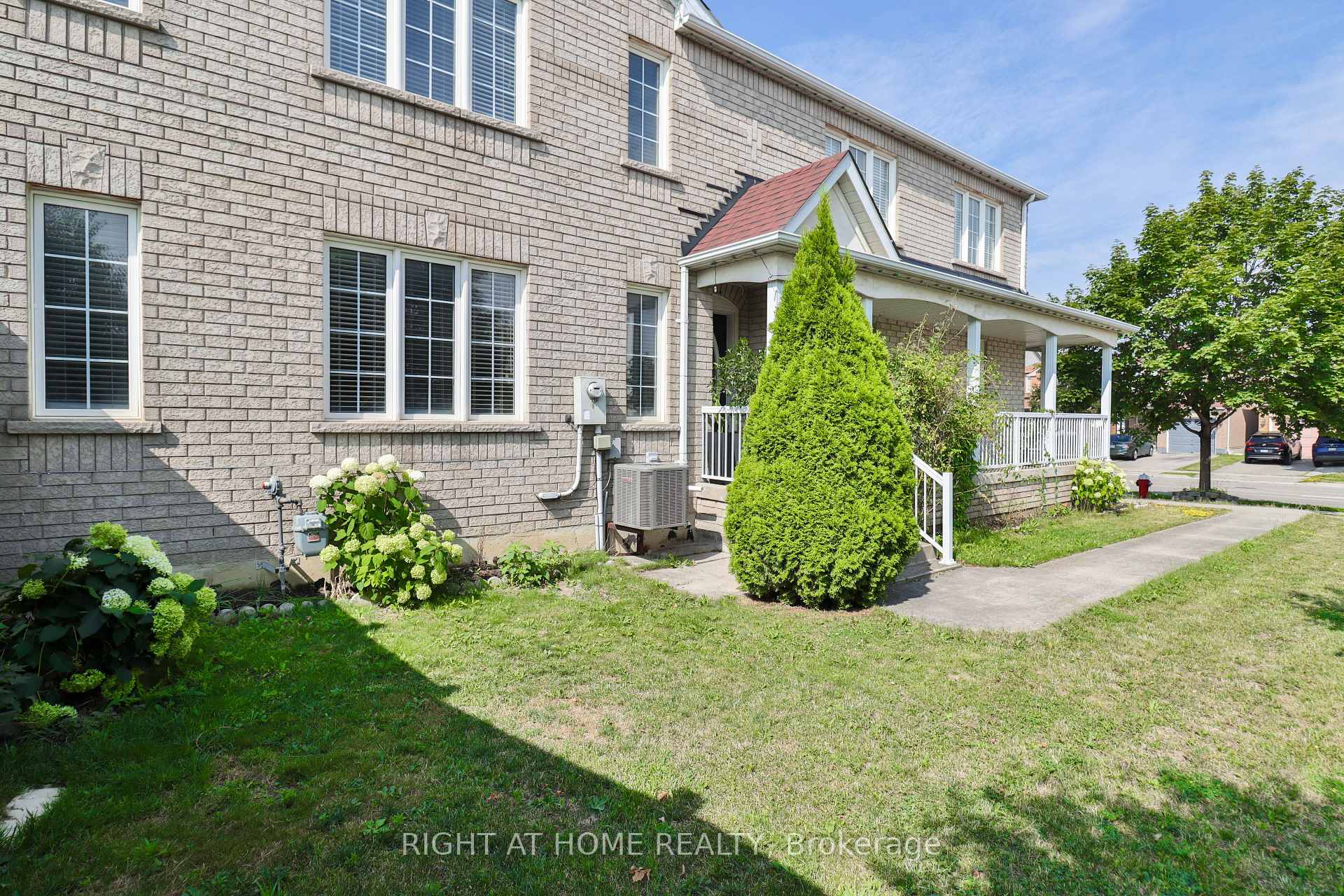 Photo 3 of 1 Eastview Gate, Brampton, Bram East — HOMEH