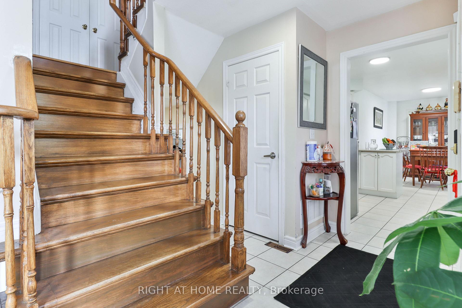Photo 13 of 1 Eastview Gate, Brampton, Bram East — HOMEH