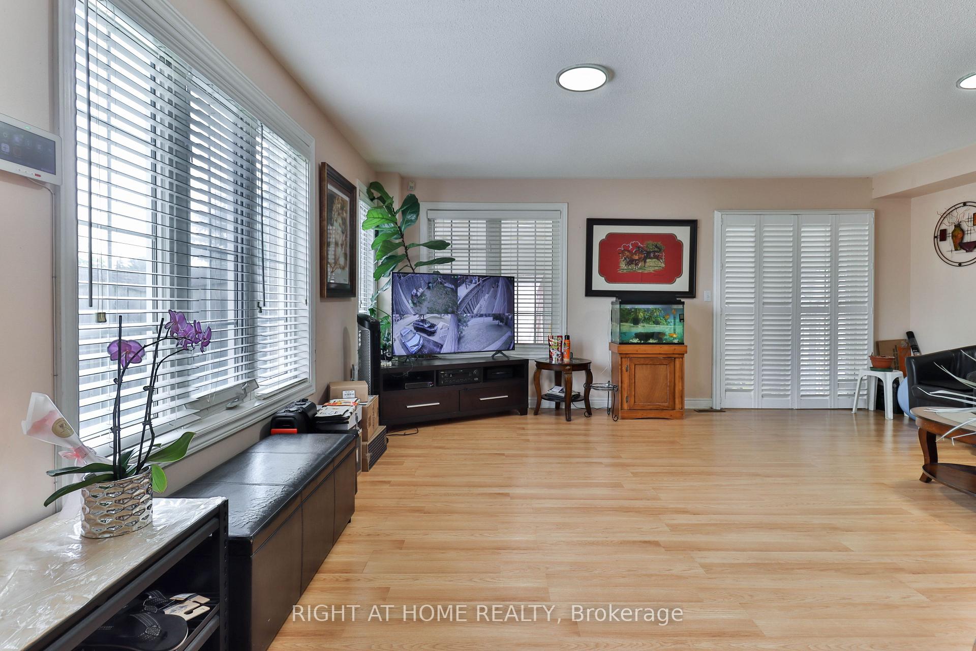 Photo 15 of 1 Eastview Gate, Brampton, Bram East — HOMEH