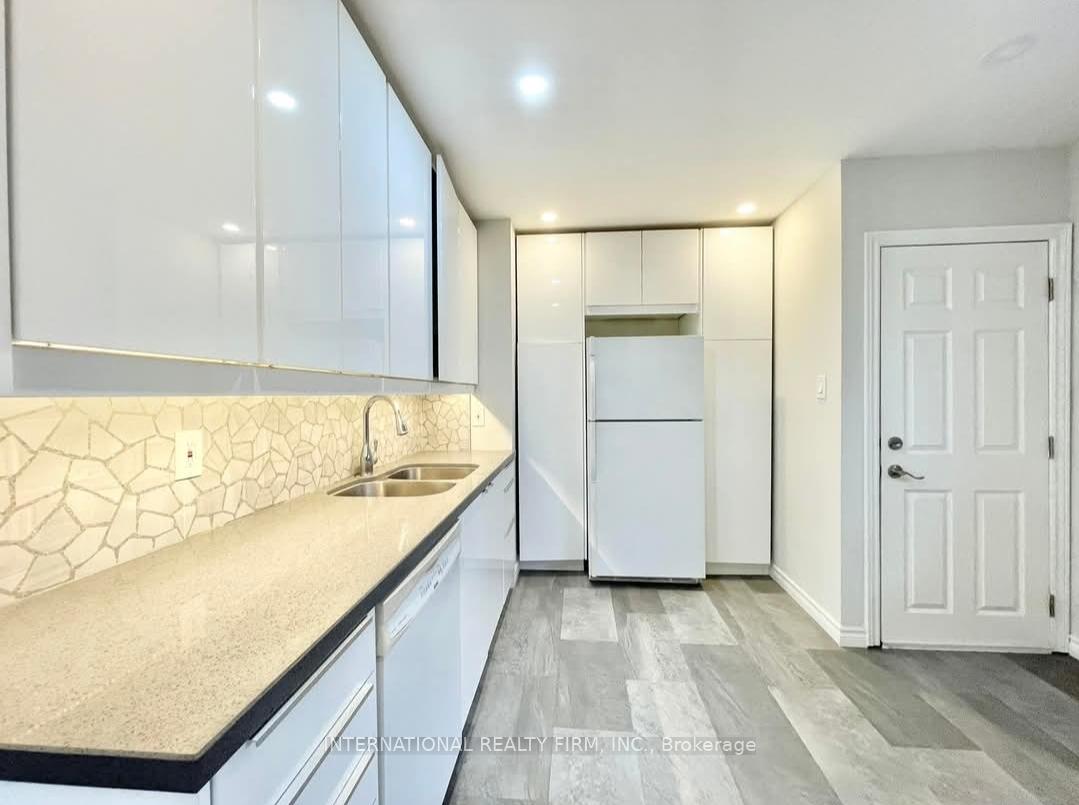 Photo 13 of Unit Main Flr, 43 Bailey Crescent, Aurora, Aurora Highlands — HOMEH