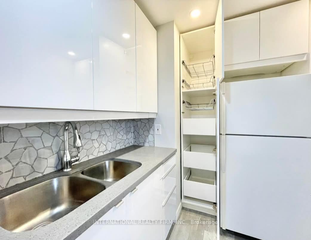 Photo 15 of Unit Main Flr, 43 Bailey Crescent, Aurora, Aurora Highlands — HOMEH