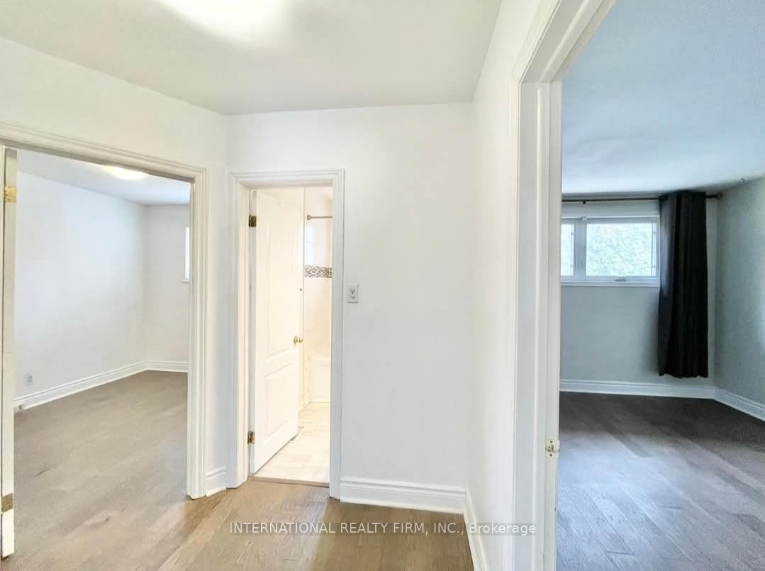 Photo 16 of Unit Main Flr, 43 Bailey Crescent, Aurora, Aurora Highlands — HOMEH
