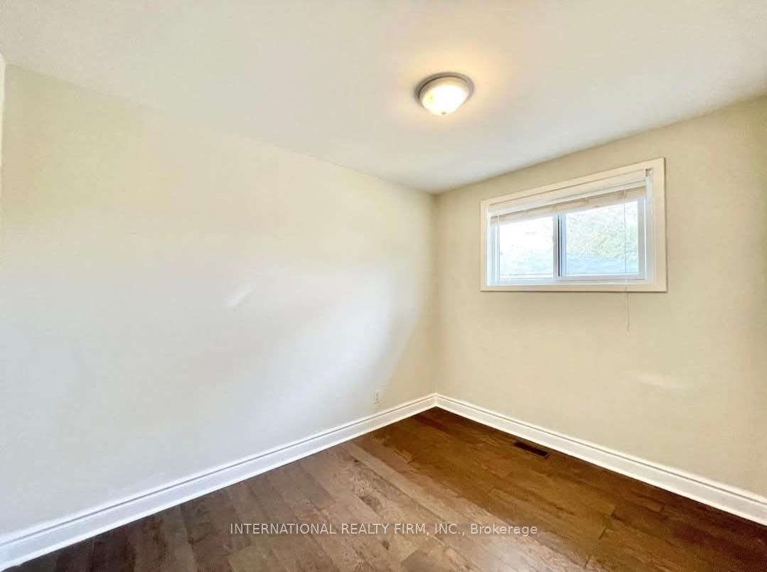 Photo 21 of Unit Main Flr, 43 Bailey Crescent, Aurora, Aurora Highlands — HOMEH