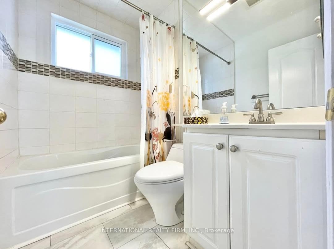 Photo 23 of Unit Main Flr, 43 Bailey Crescent, Aurora, Aurora Highlands — HOMEH