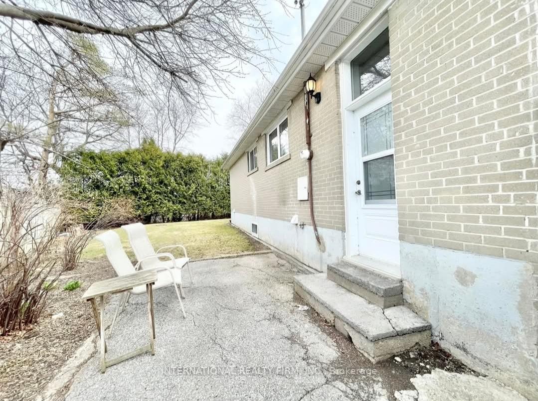 Photo 26 of Unit Main Flr, 43 Bailey Crescent, Aurora, Aurora Highlands — HOMEH