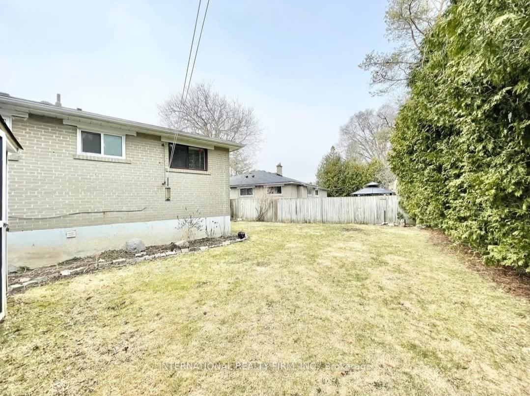 Photo 30 of Unit Main Flr, 43 Bailey Crescent, Aurora, Aurora Highlands — HOMEH